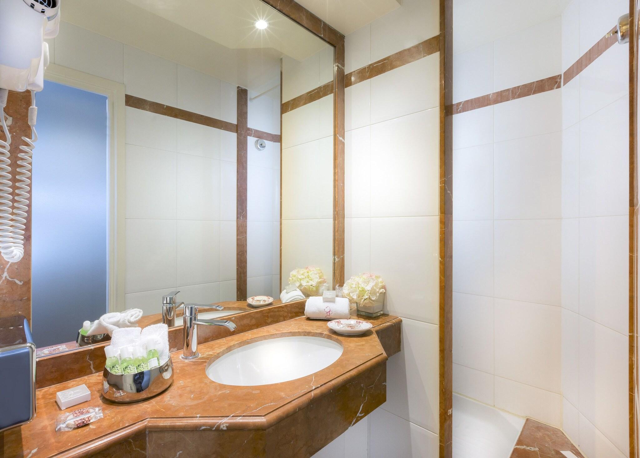 Imagem da galeria de Hotel Dauphine Saint Germain
