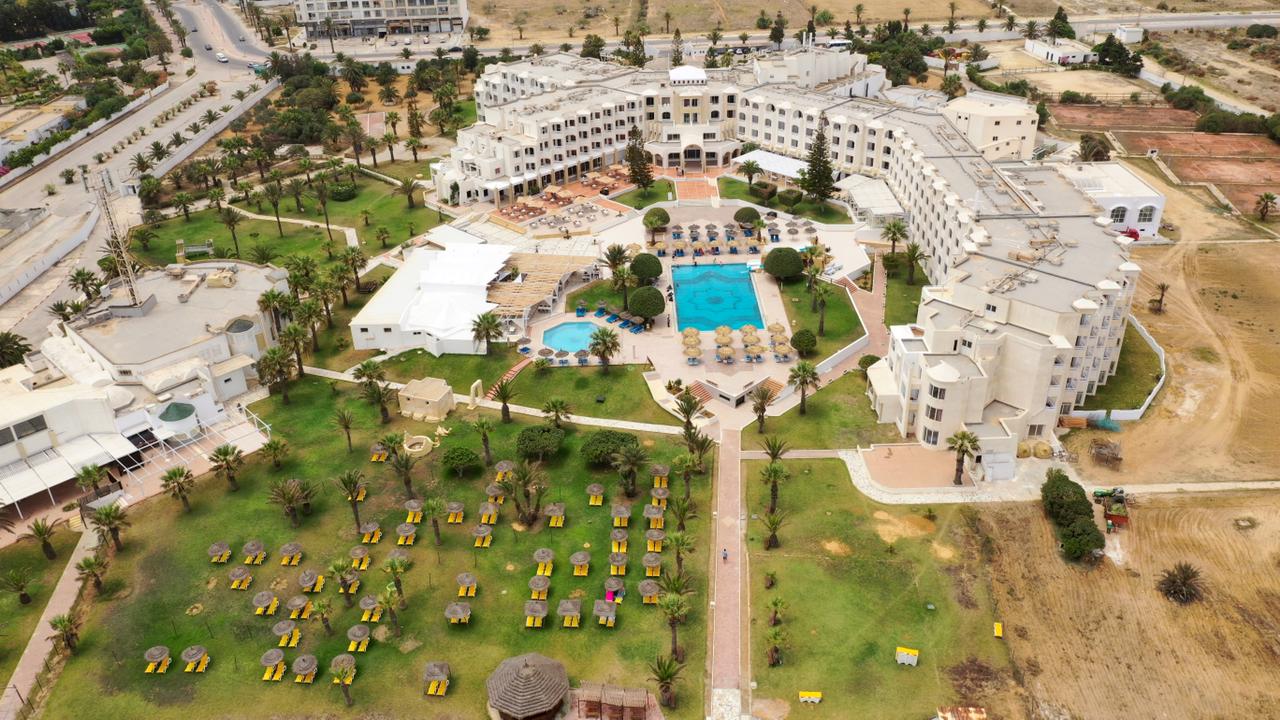 Thapsus Beach Resort - photo