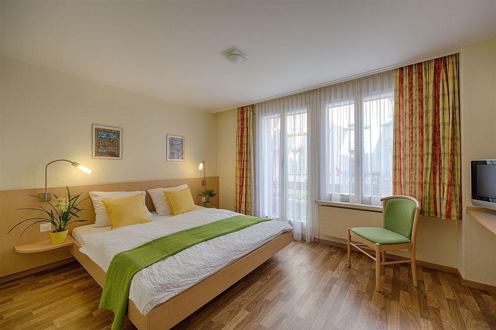 Hotel Blume   El Azteca