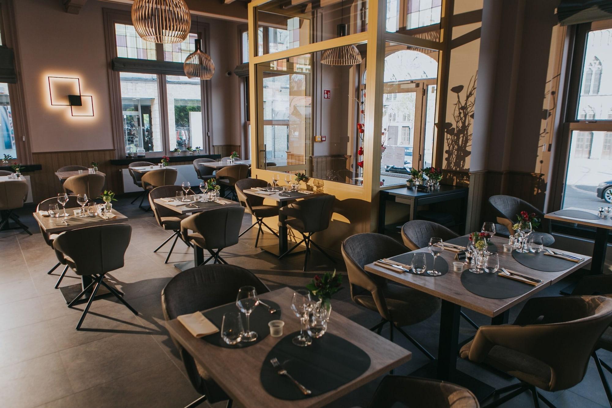 Hotel Tearoom New Regina by null