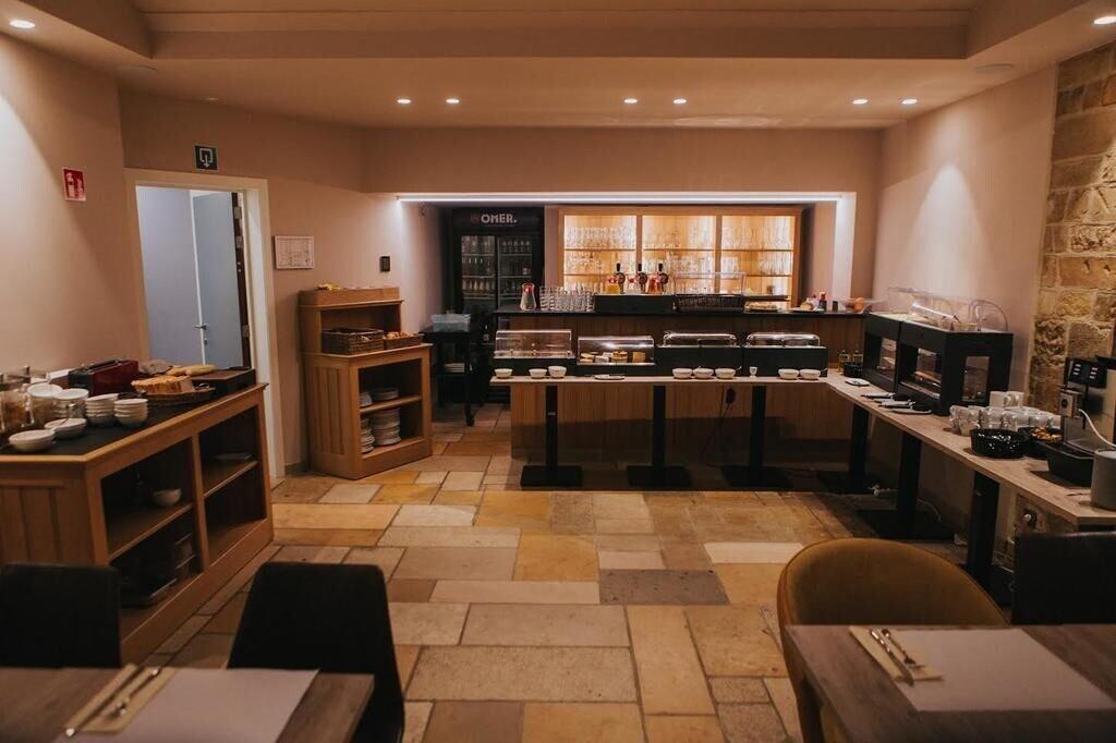 Hotel Tearoom New Regina by null