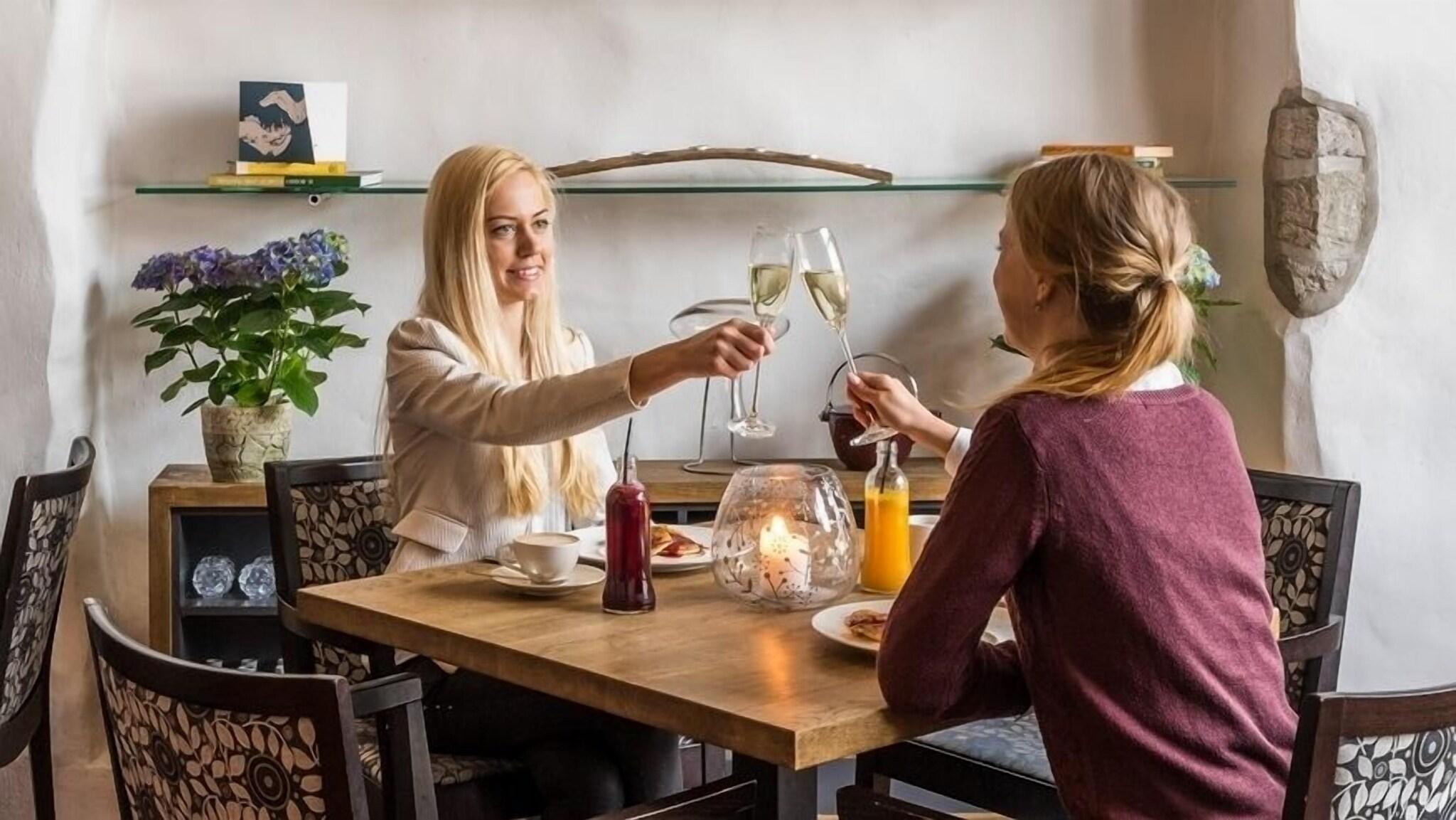Cru Hotel And Restaurant