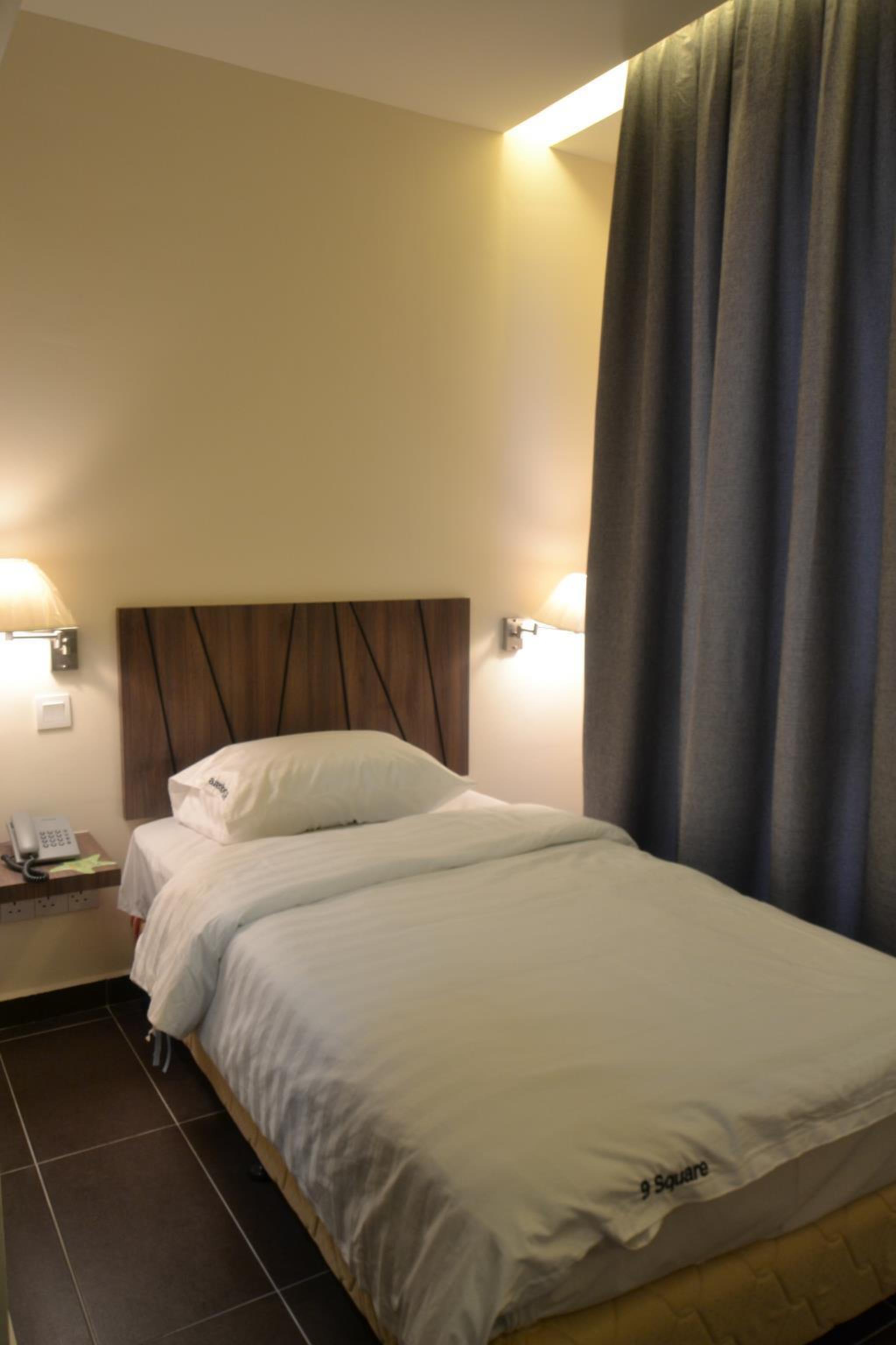 9 Square Hotel