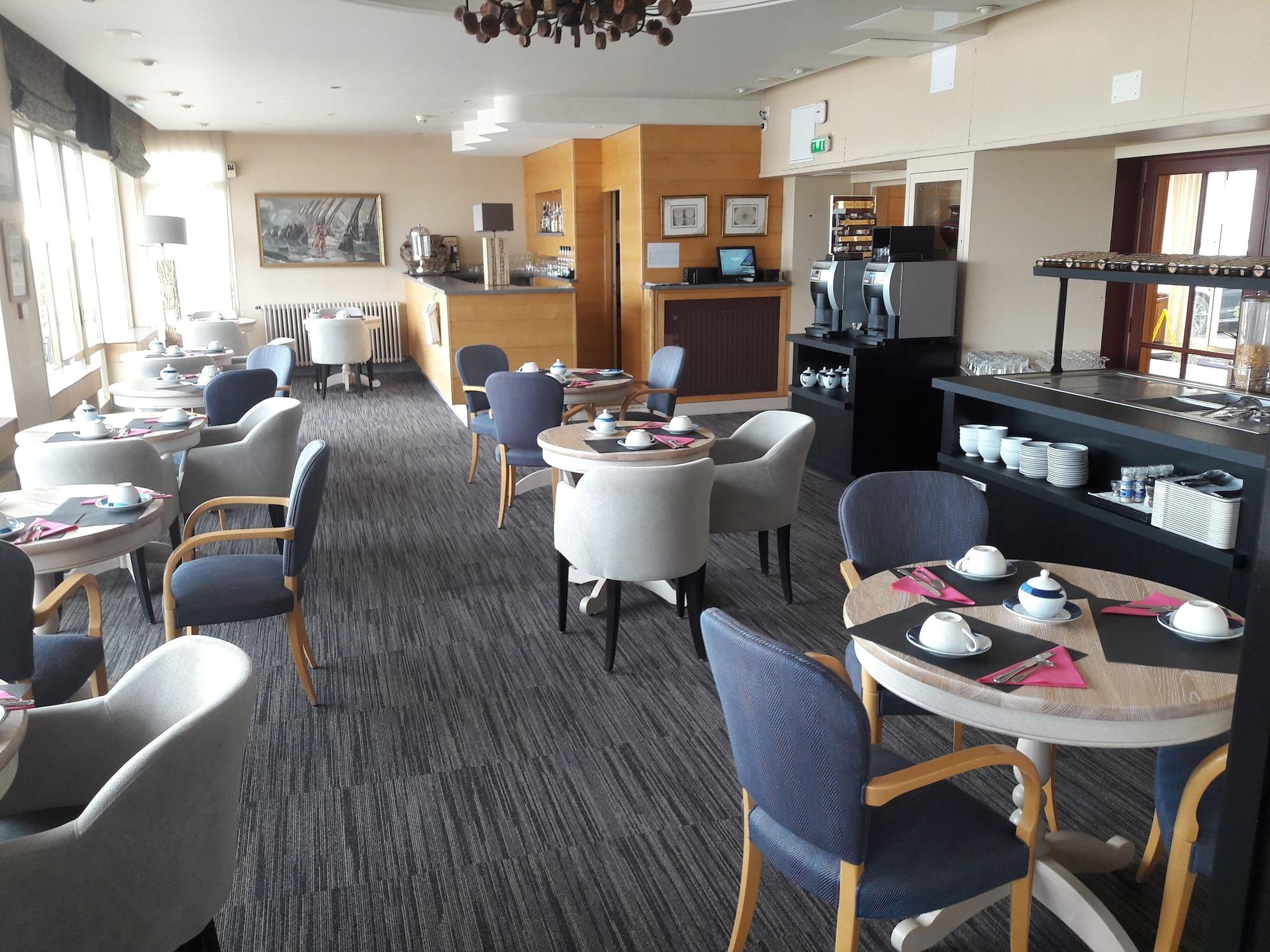 Hôtel Les Brises, vue mer. by null