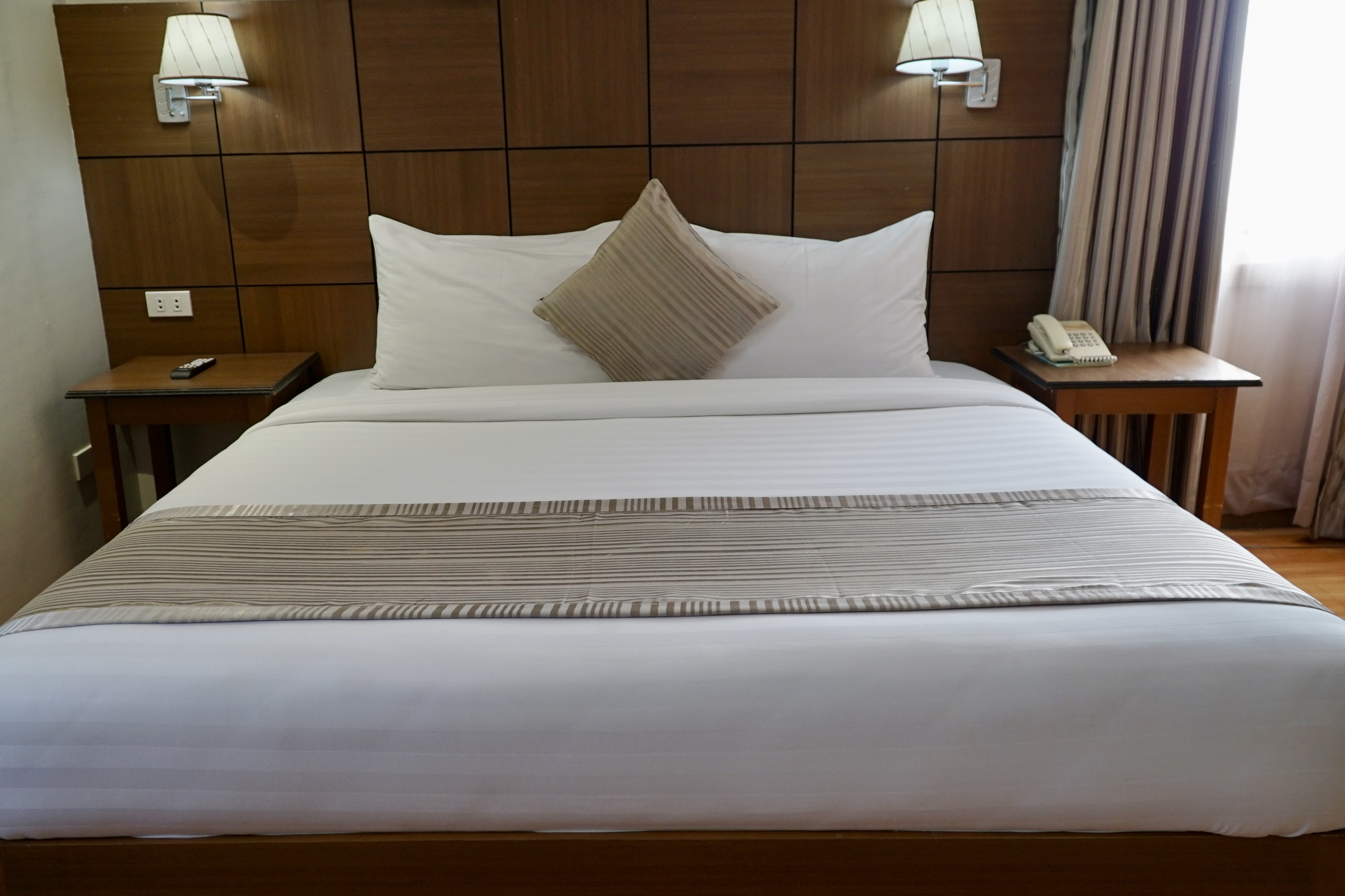 The Pinnacle Hotel and Suites by null