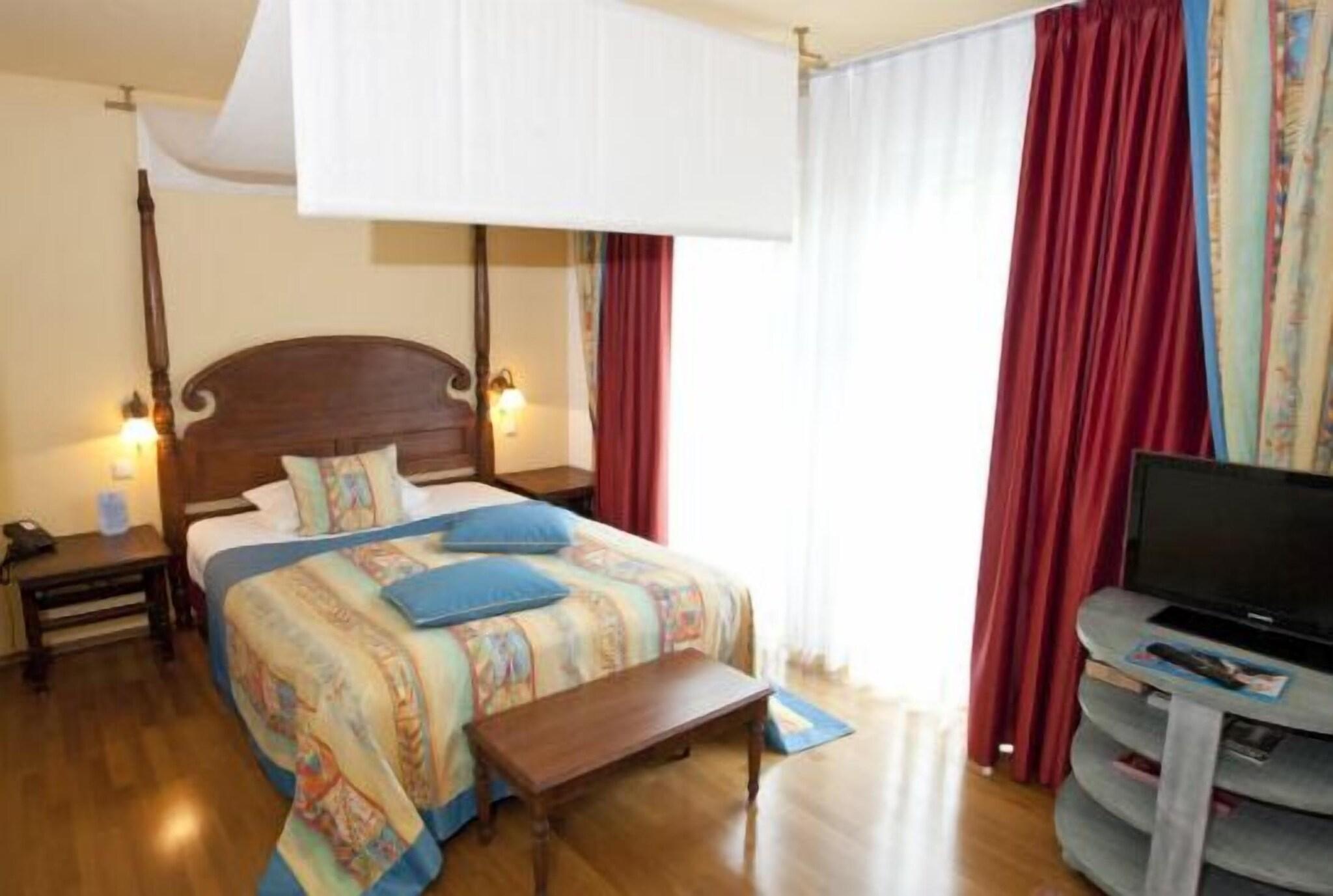 Hotel Henry