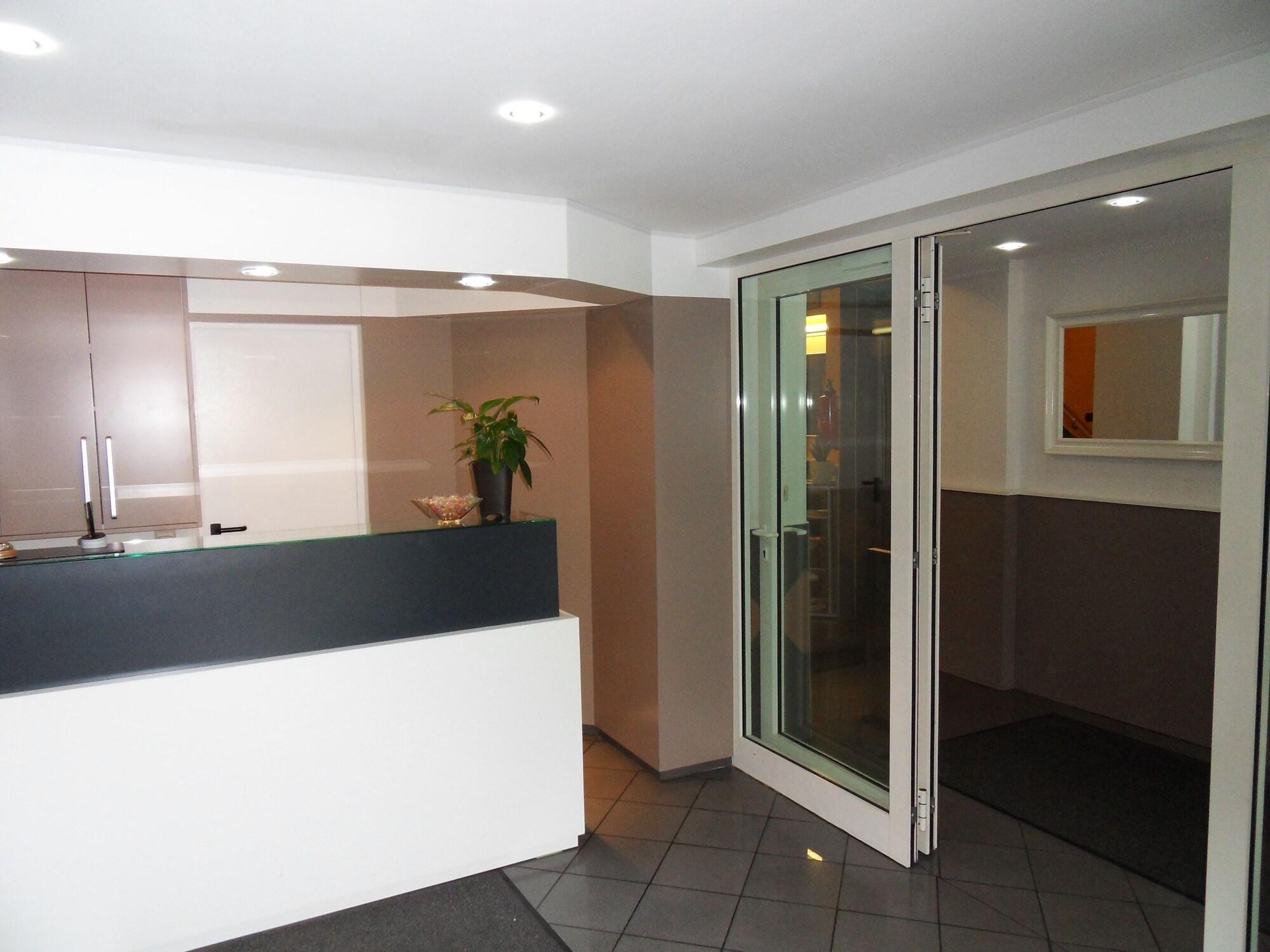 Carlton Hotel