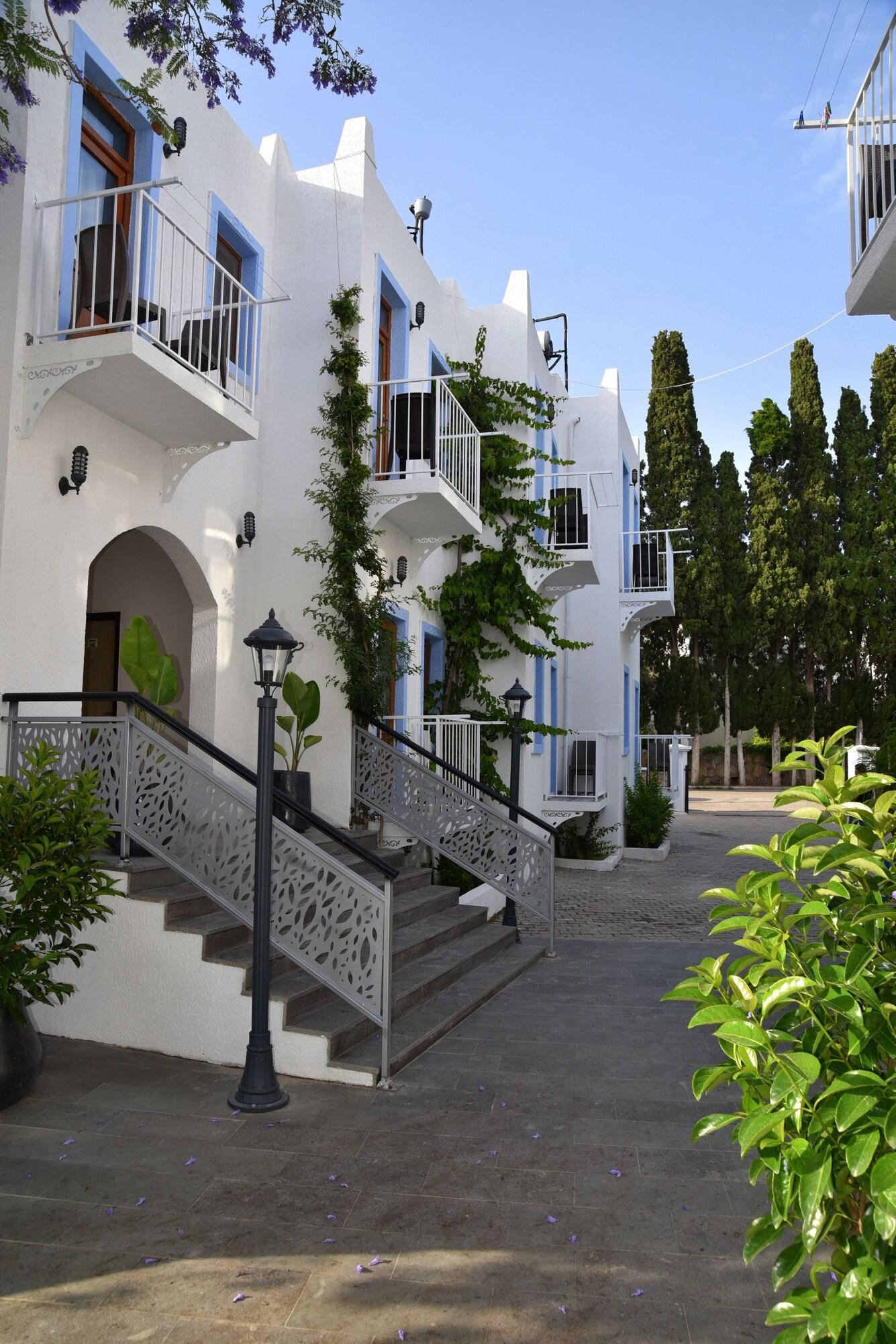 Manuela Hotel - фото