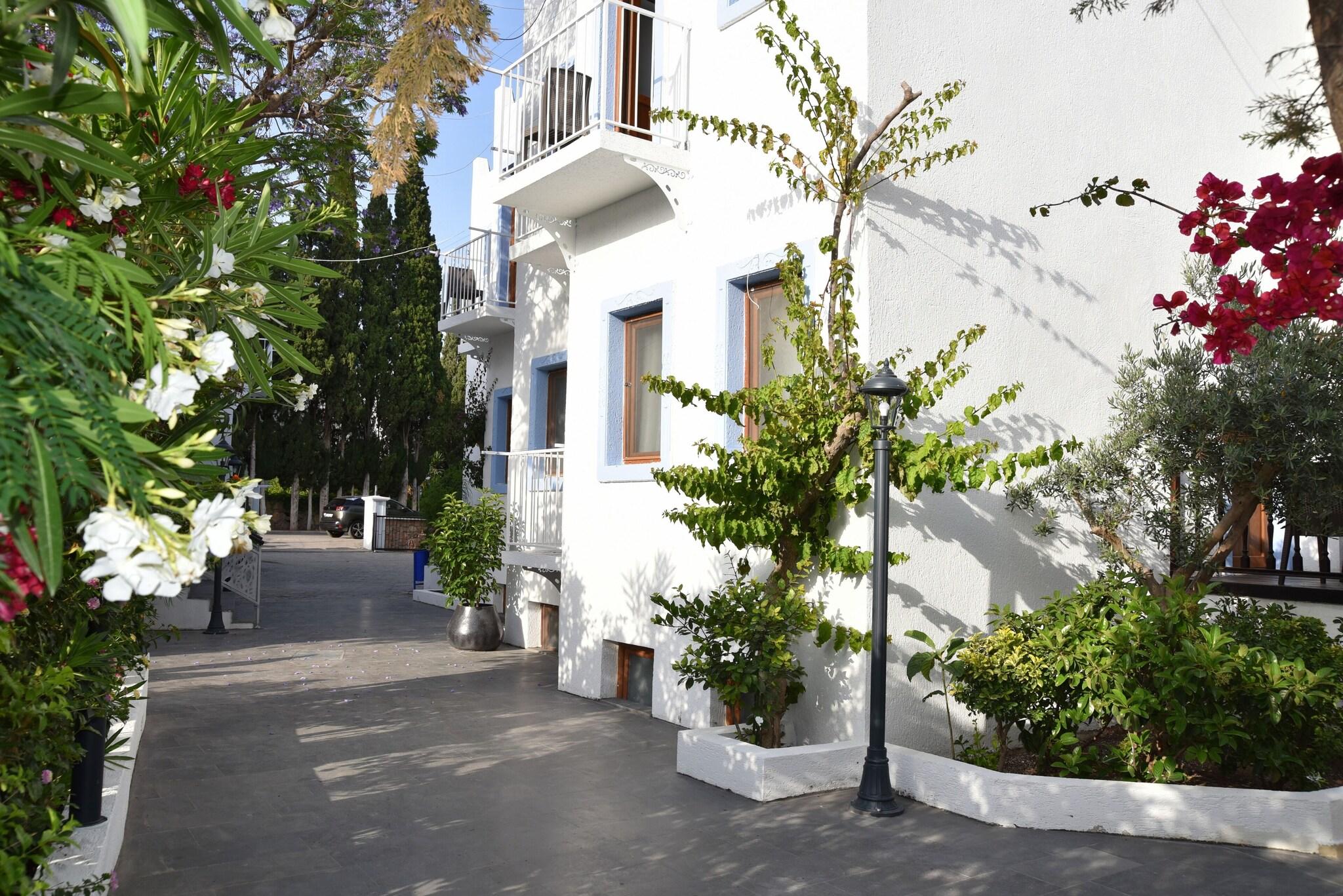 Manuela Hotel - фото