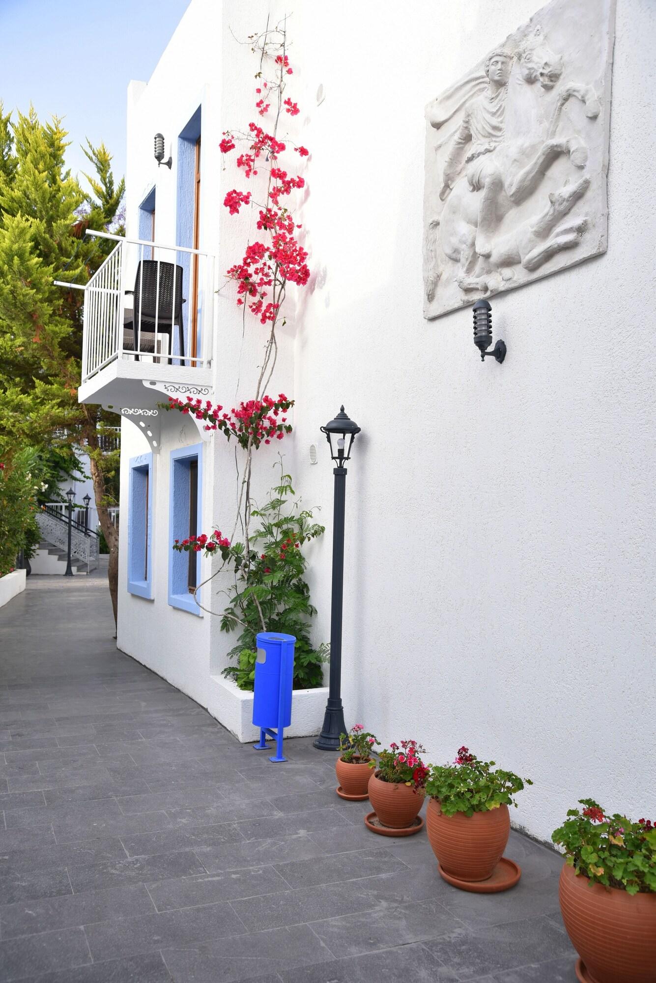 Manuela Hotel - фото