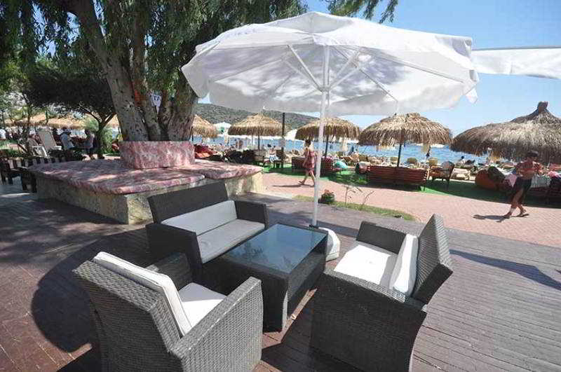 Manuela Hotel - фото