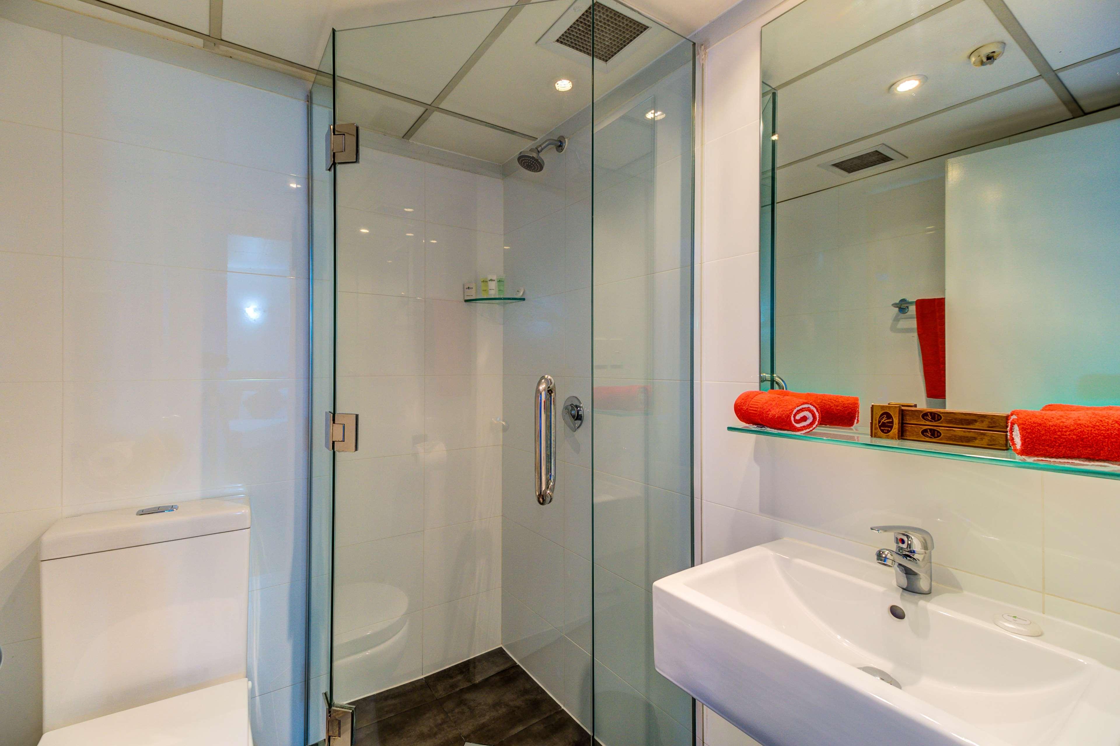 Ascotia Off Queen by null