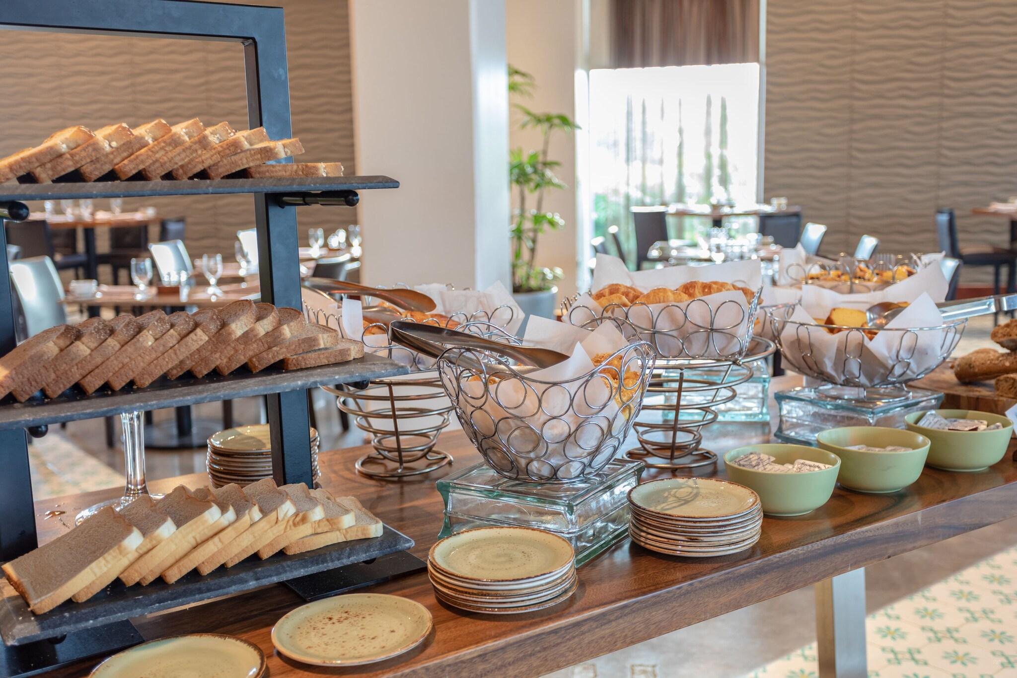 Sheraton Hotel • Escazú by null