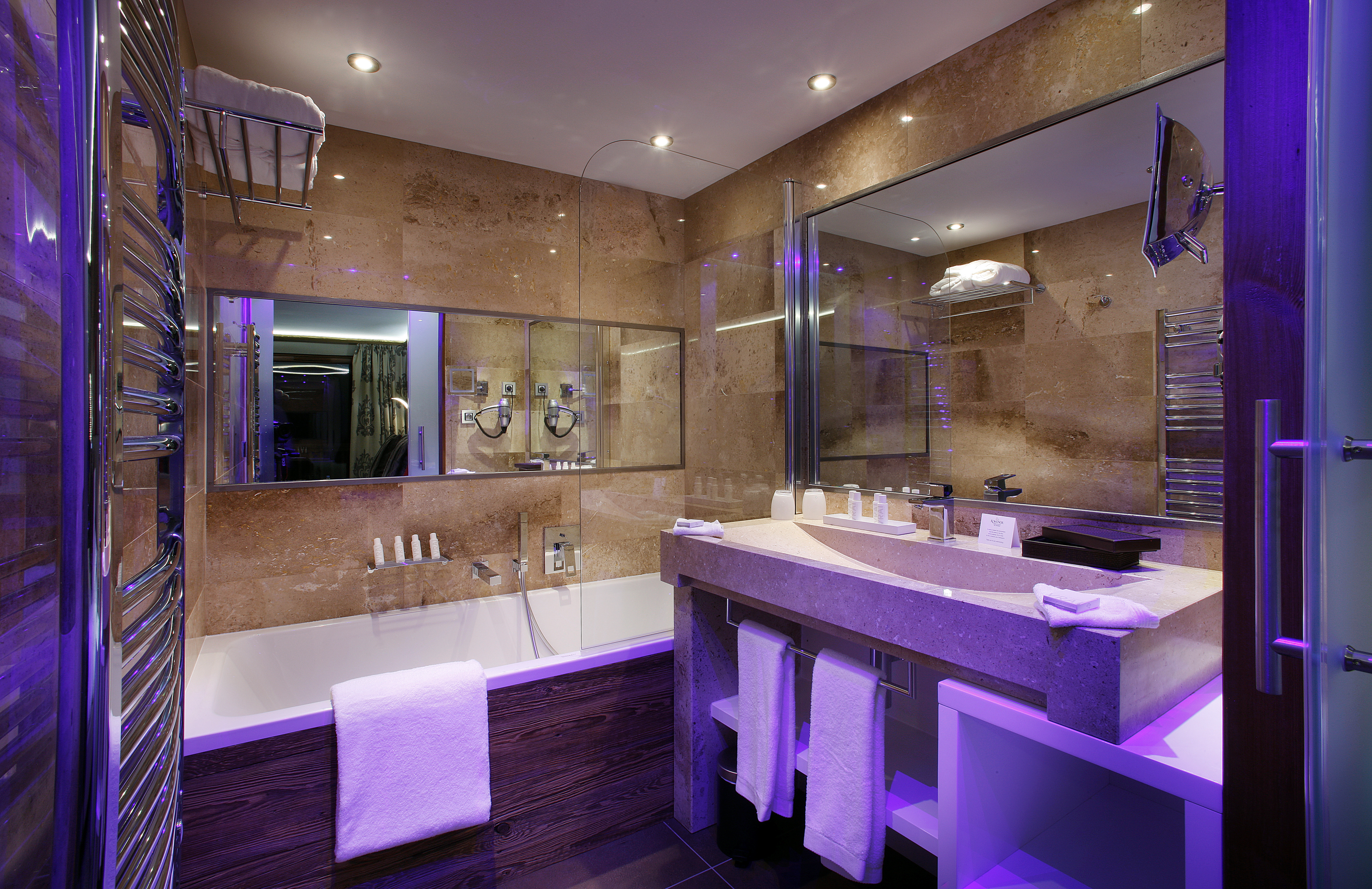 Hôtel Koh-I Nor by Les Etincelles by null