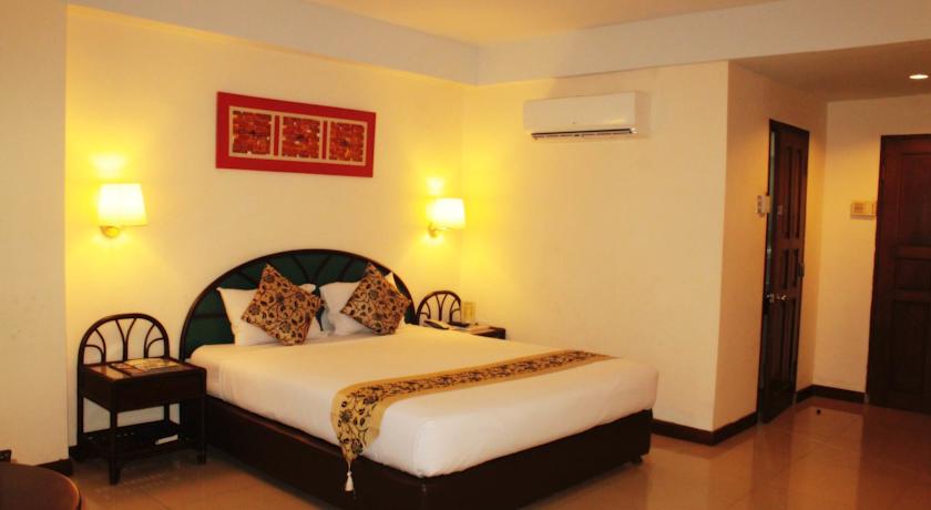 Losari Beach Hotel Makassar