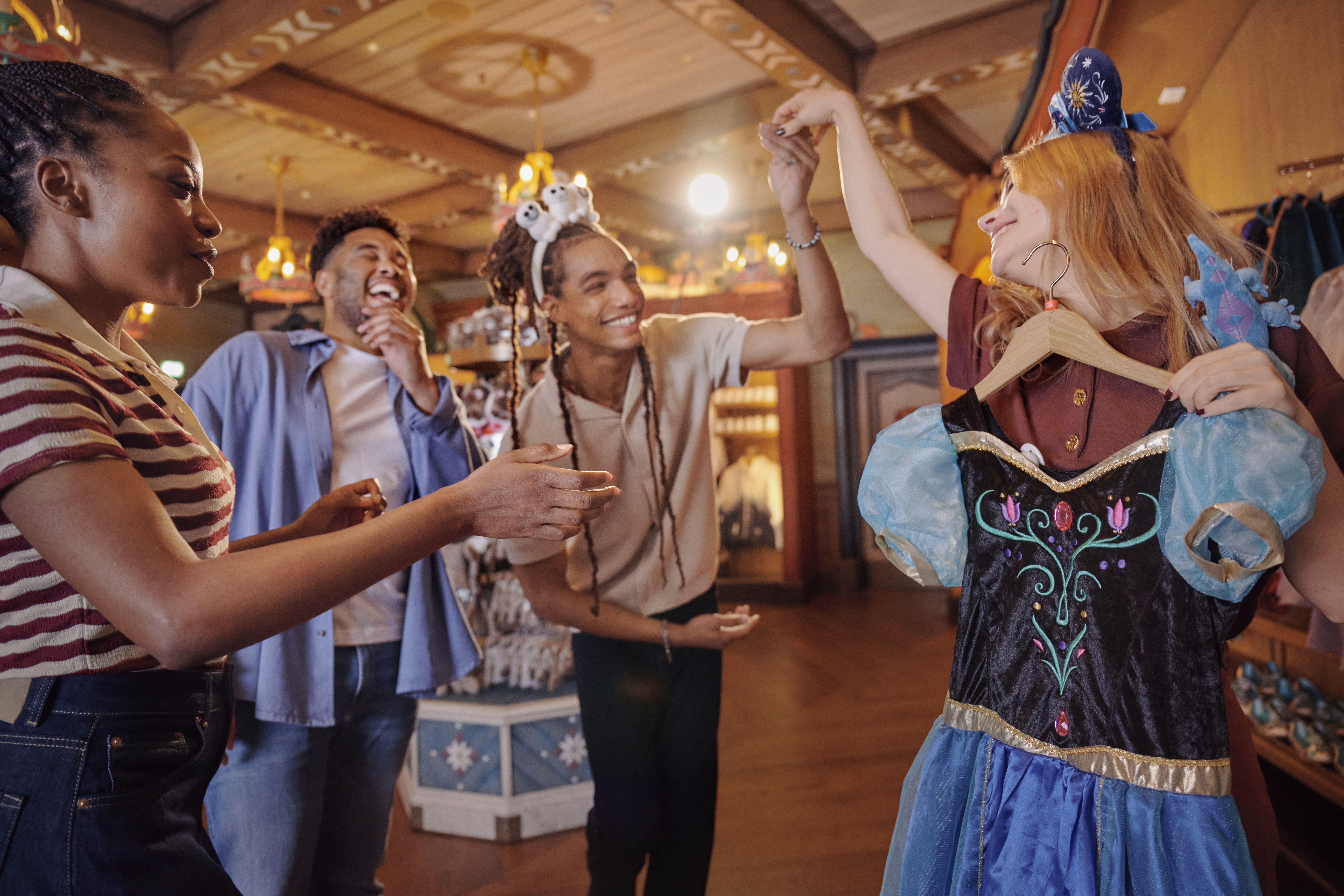 Disney Hotel Cheyenne + Tickets