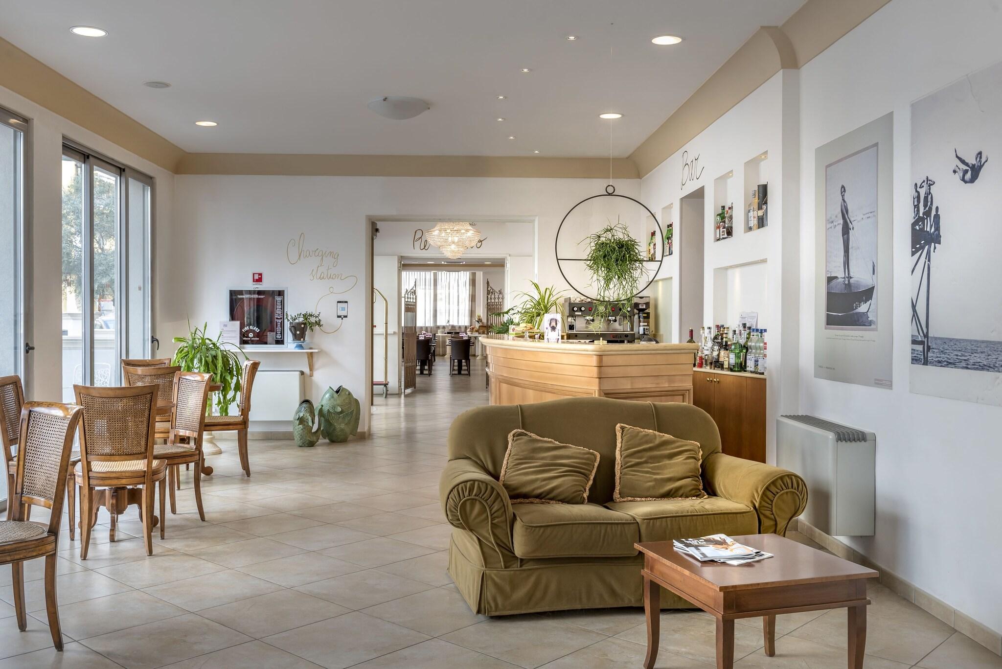 Sovrana Hotel & Re Aqva SPA - photo