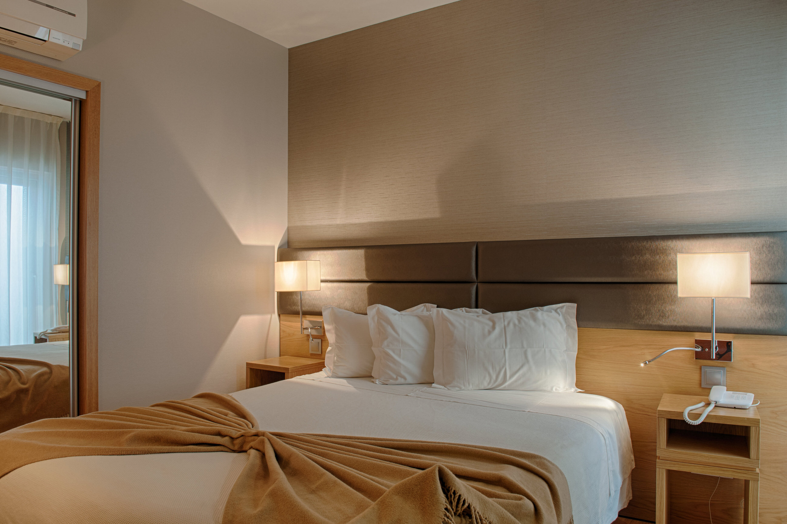 Hotel Oslo Room Type - DOUBLE CLASSIC QUEEN BED