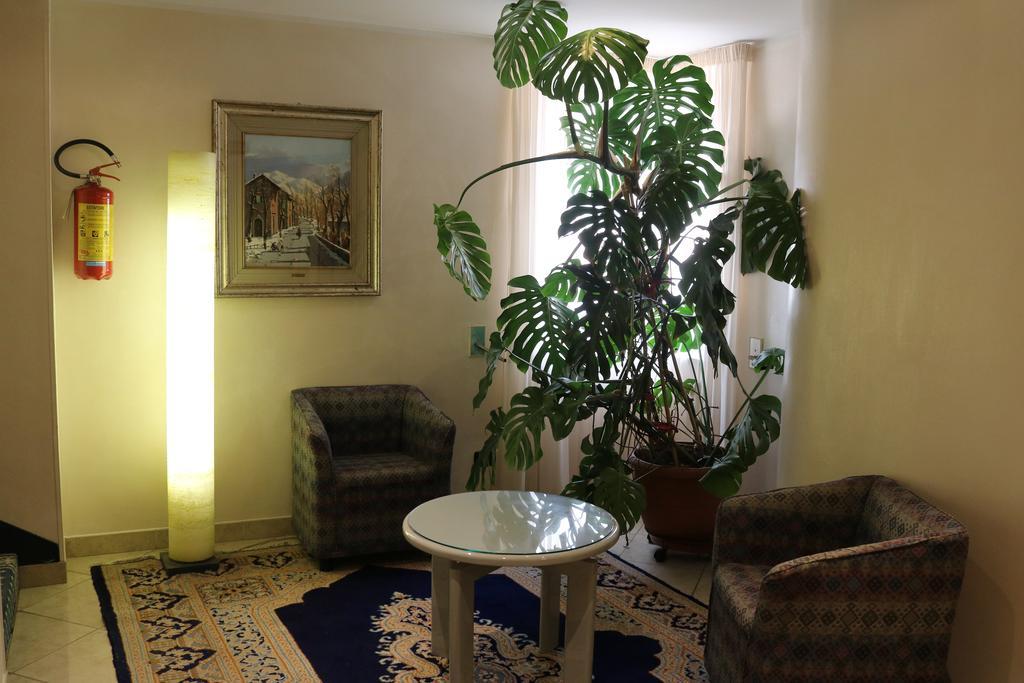 Augustus Hotel