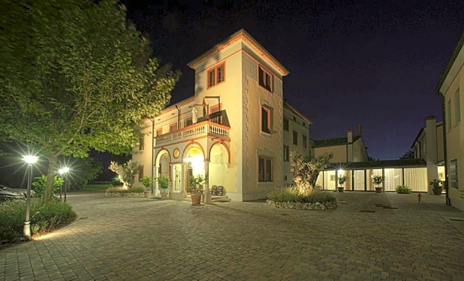 Villa Dei Tigli  920 Liberty Resort