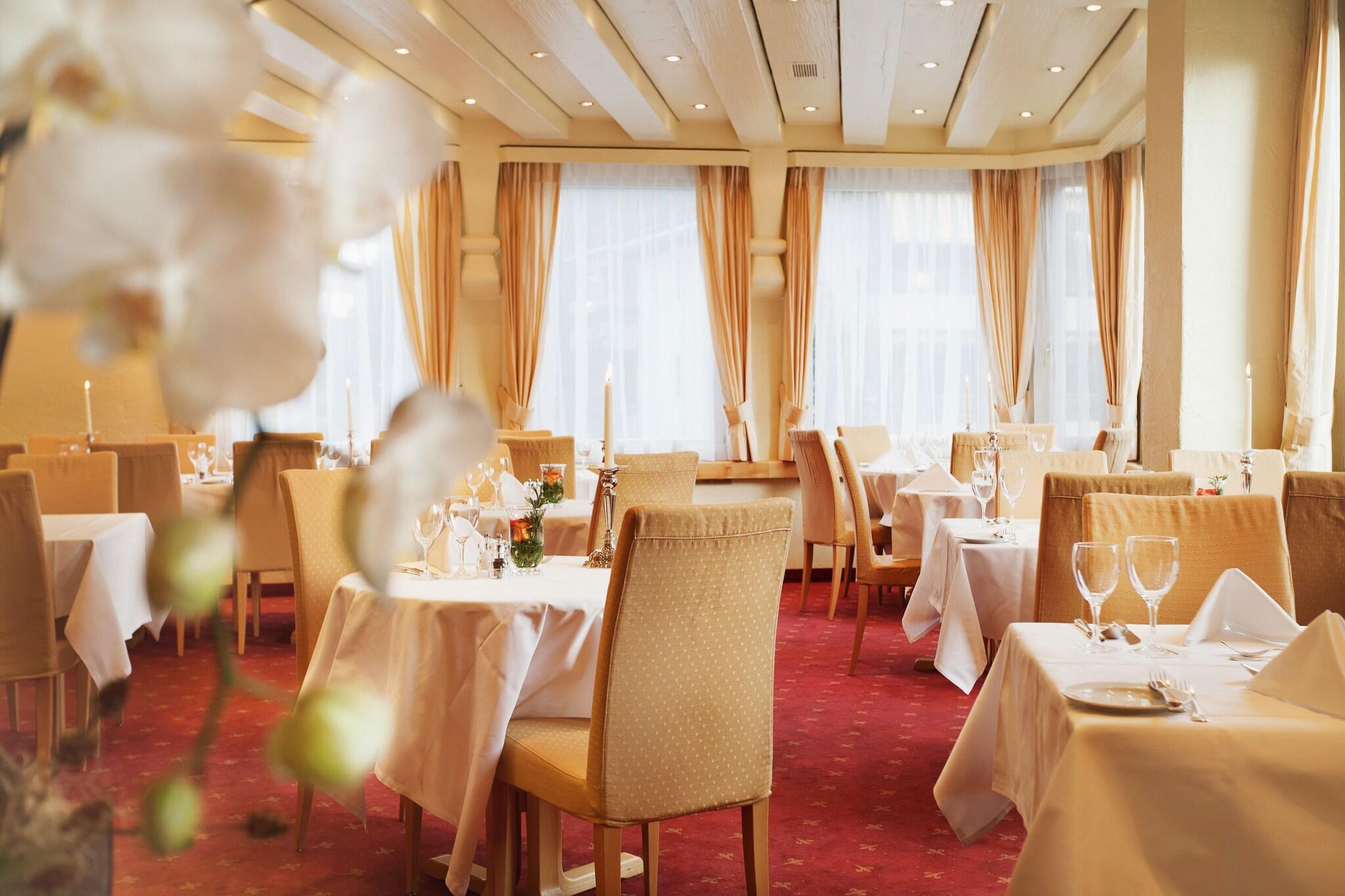 Kongress Hotel Davos by null