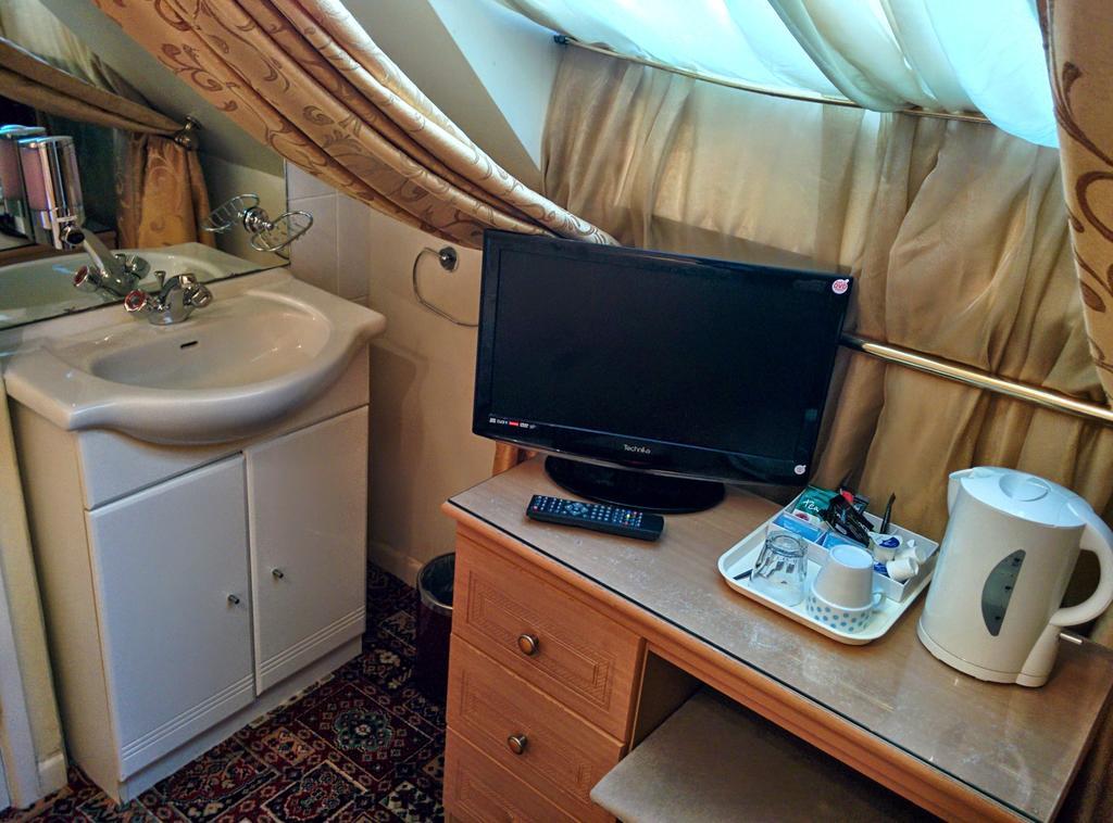 Acorn Guest House B&B