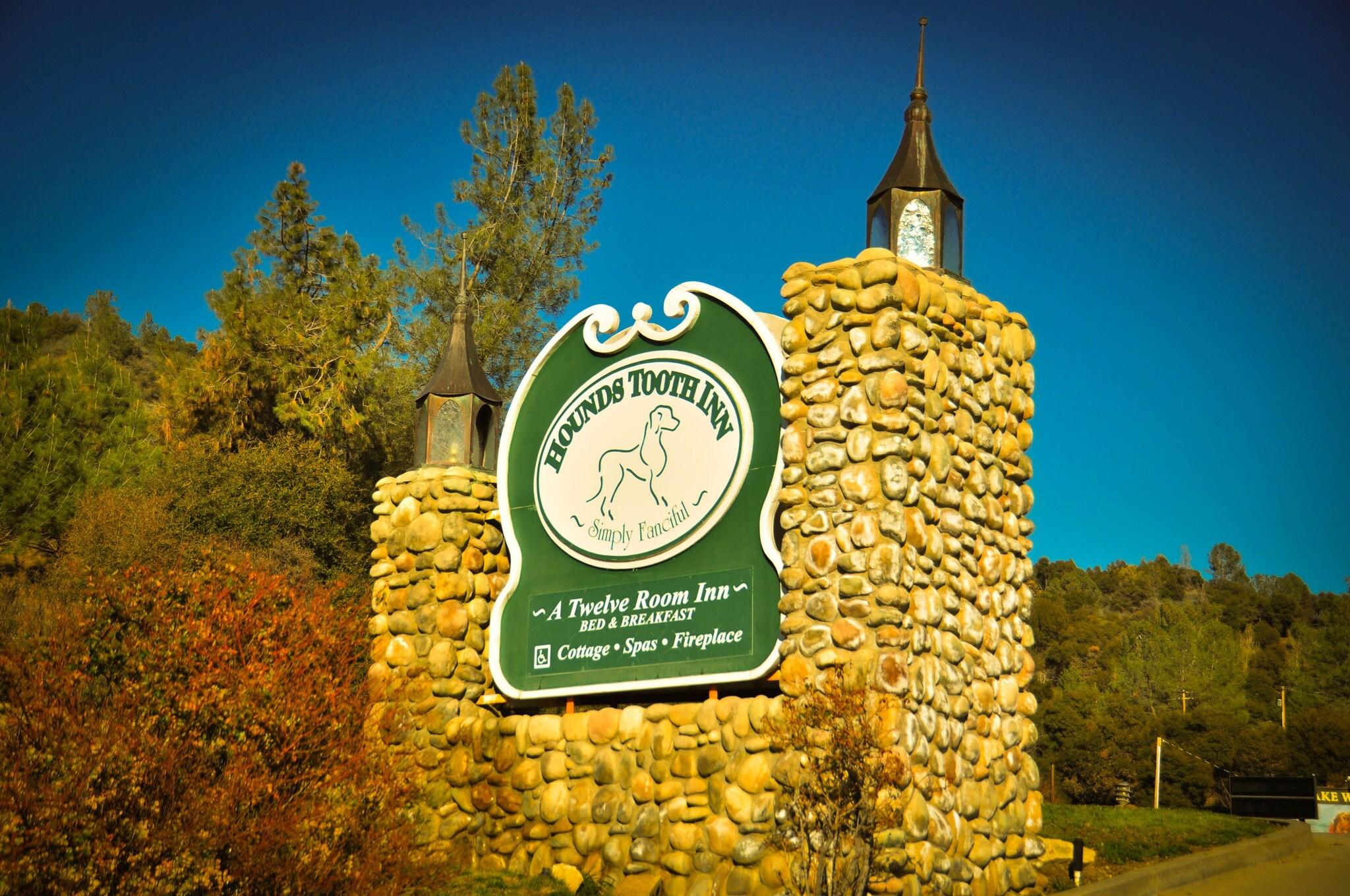 Hounds Tooth Inn by null