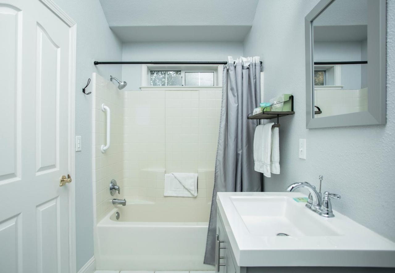 Hounds Tooth Inn by null