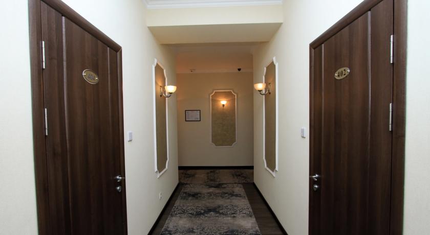 Hotel "Evropa" by null