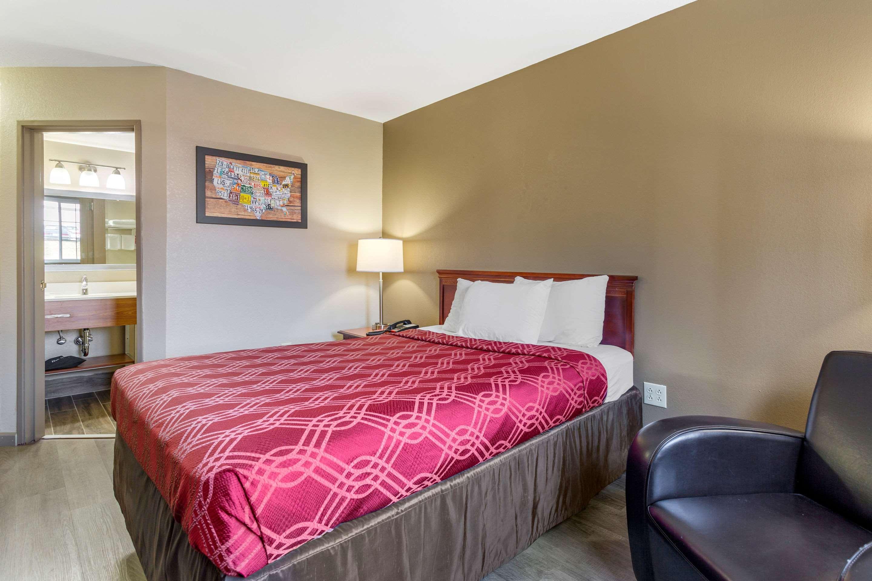 Econo Lodge Inn & Suites Dickson