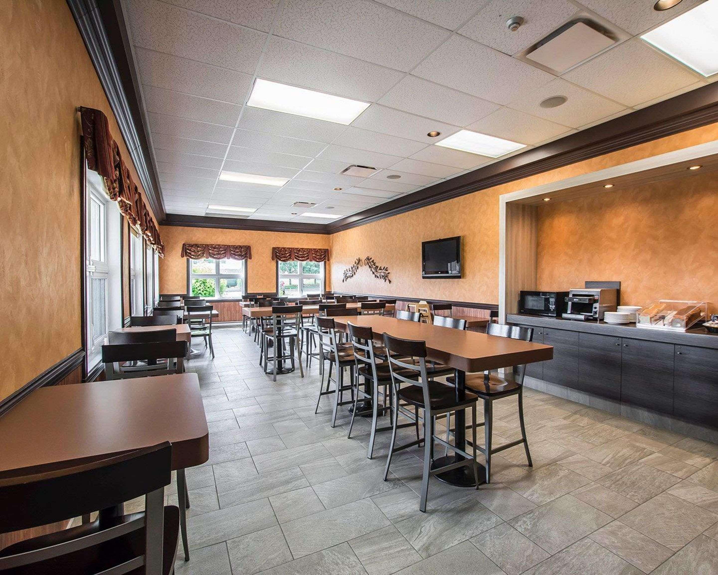 Econo Lodge Inn & Suites Montmagny