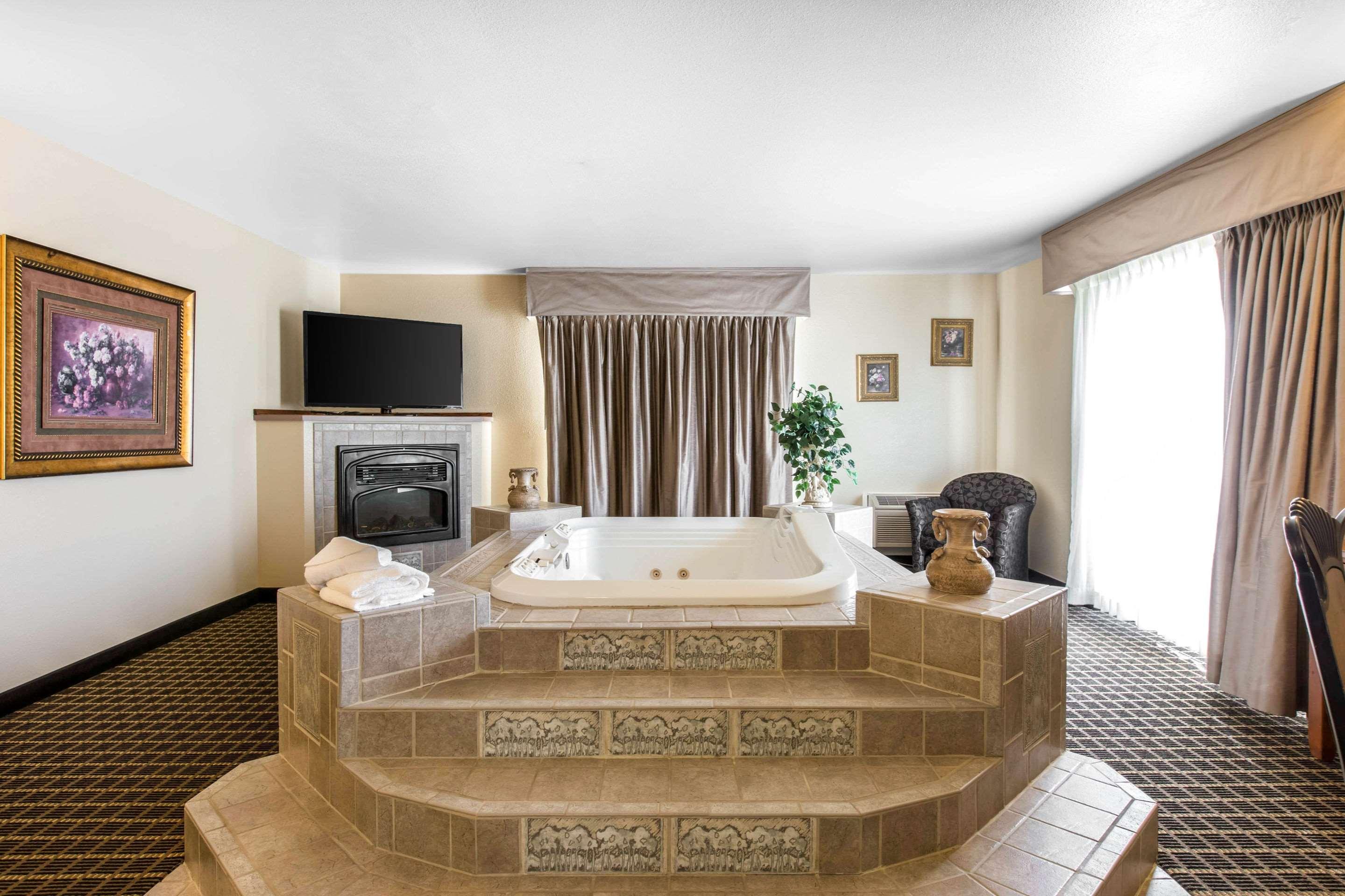 Quality Inn & Suites Summit County