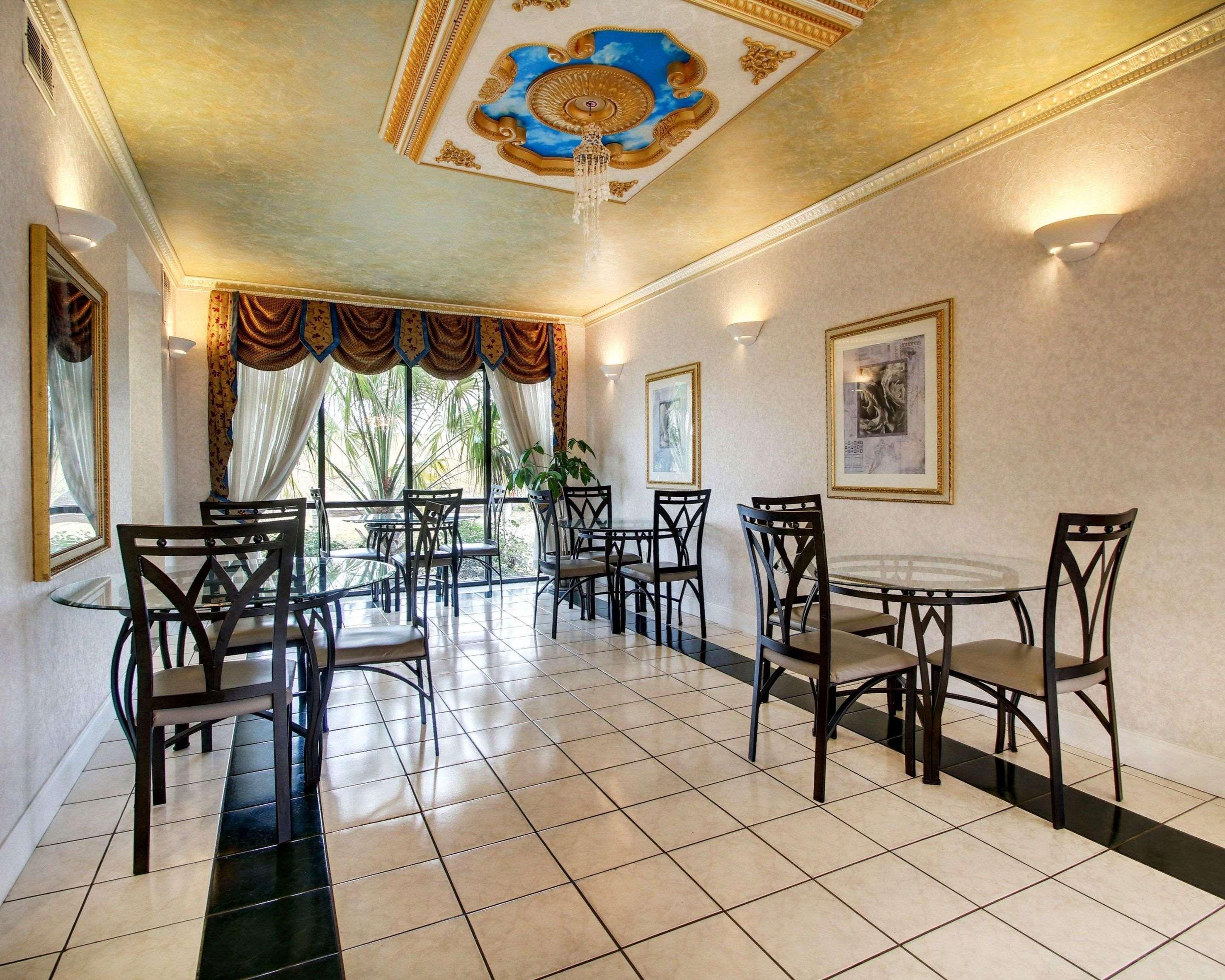 Econo Lodge Inn & Suites Diamondhead