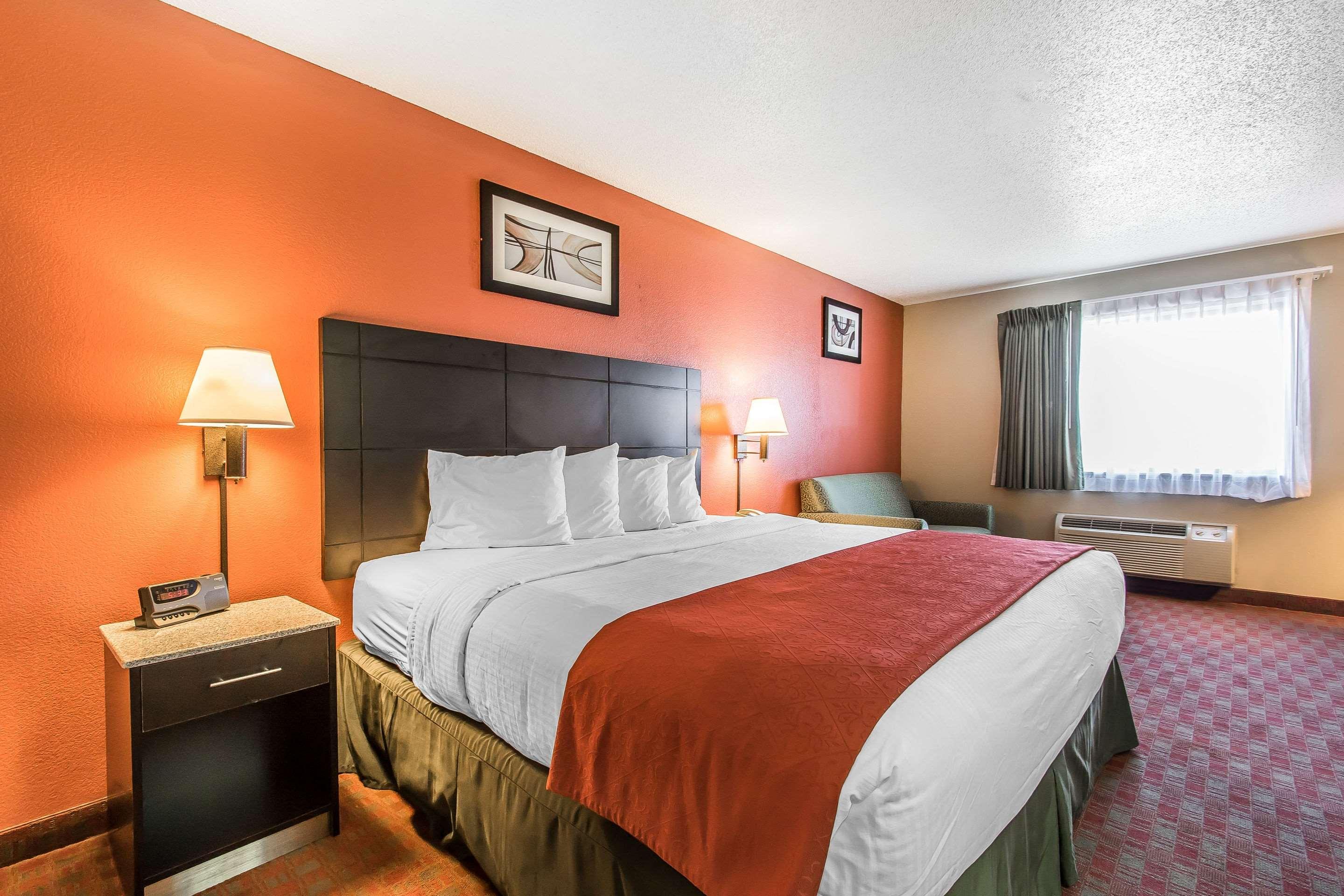 Quality Inn & Suites La Vergne