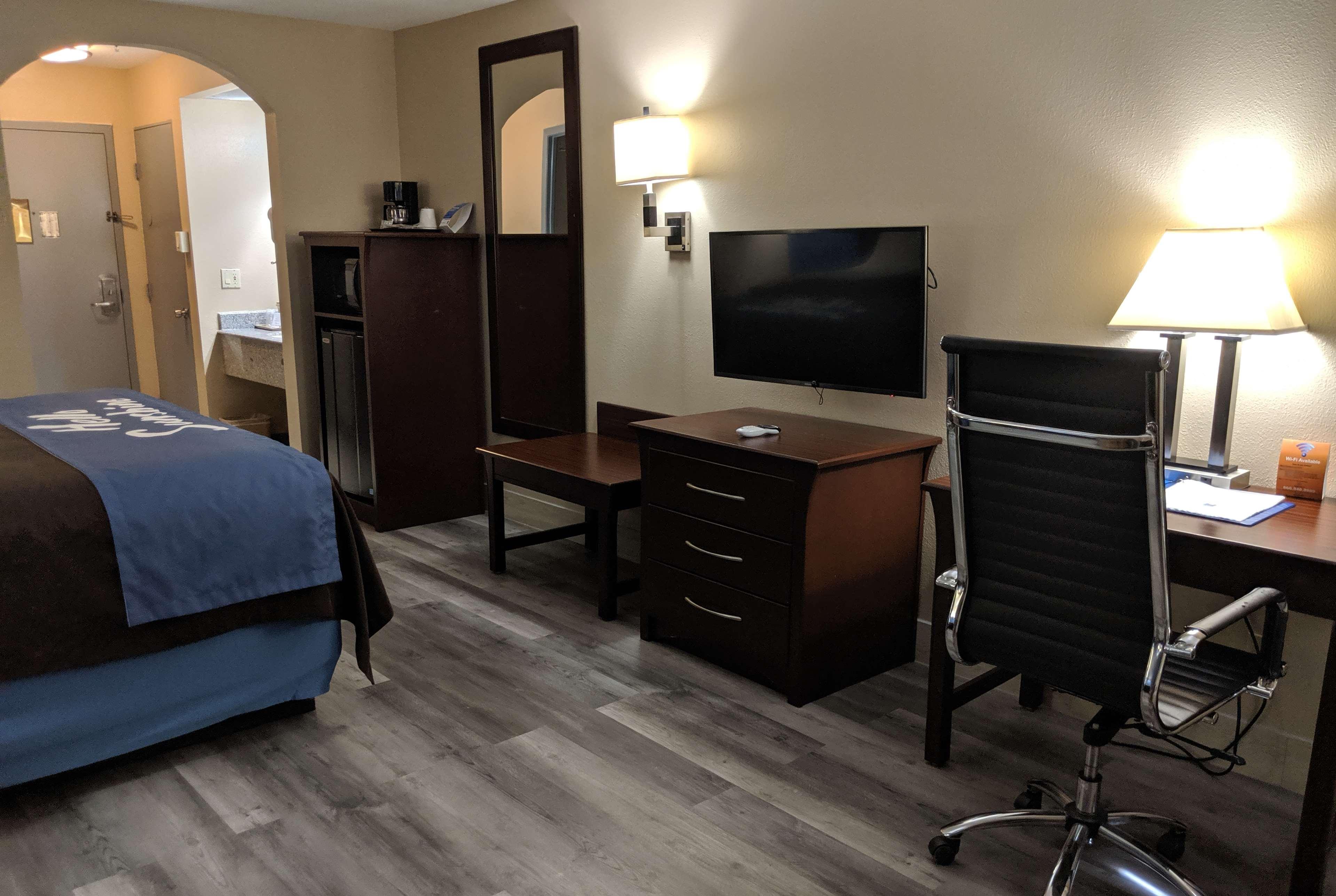 Days Inn By Wyndham Rosenberg