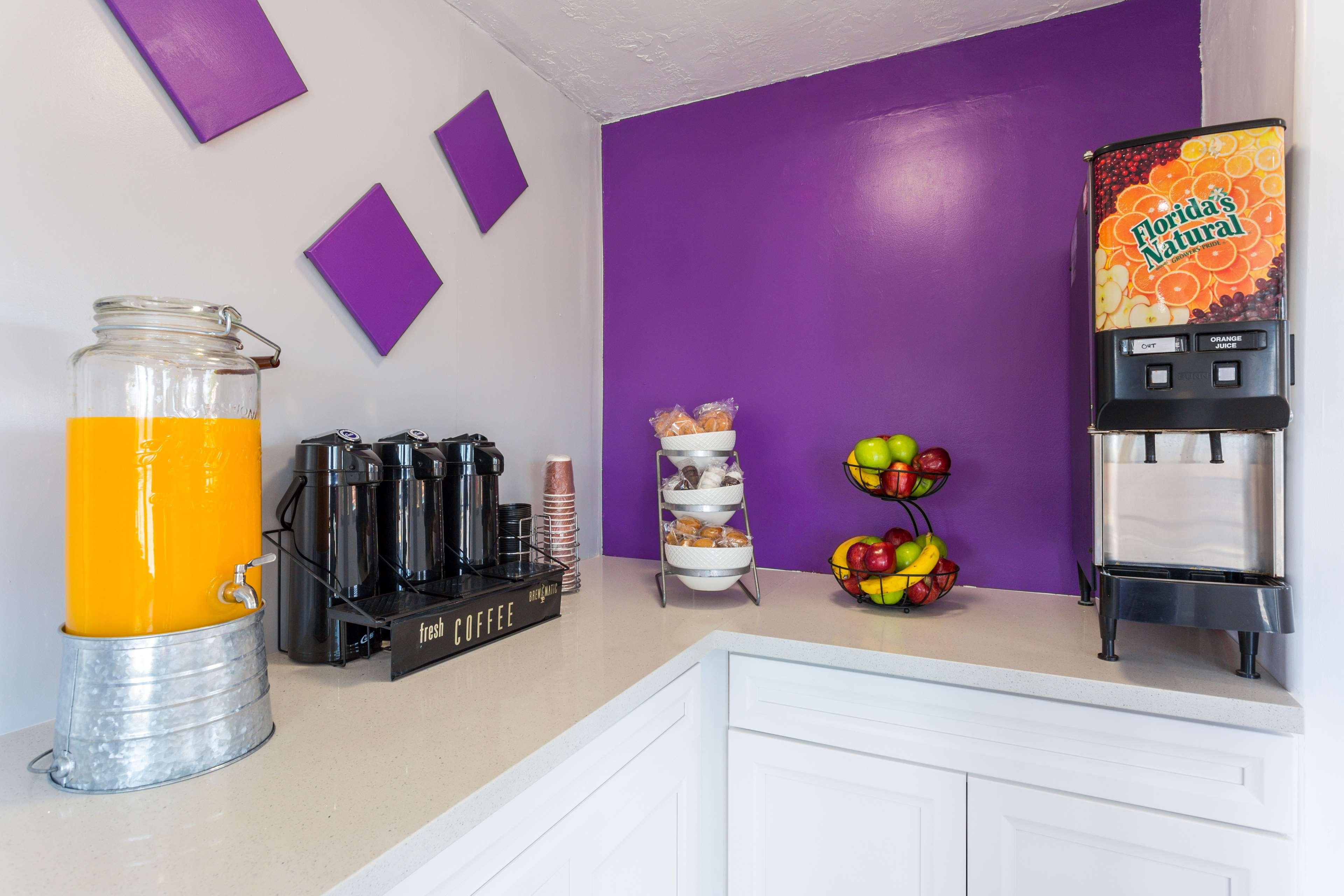 Knights Inn & Suites