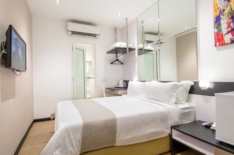 12FLY Hotel