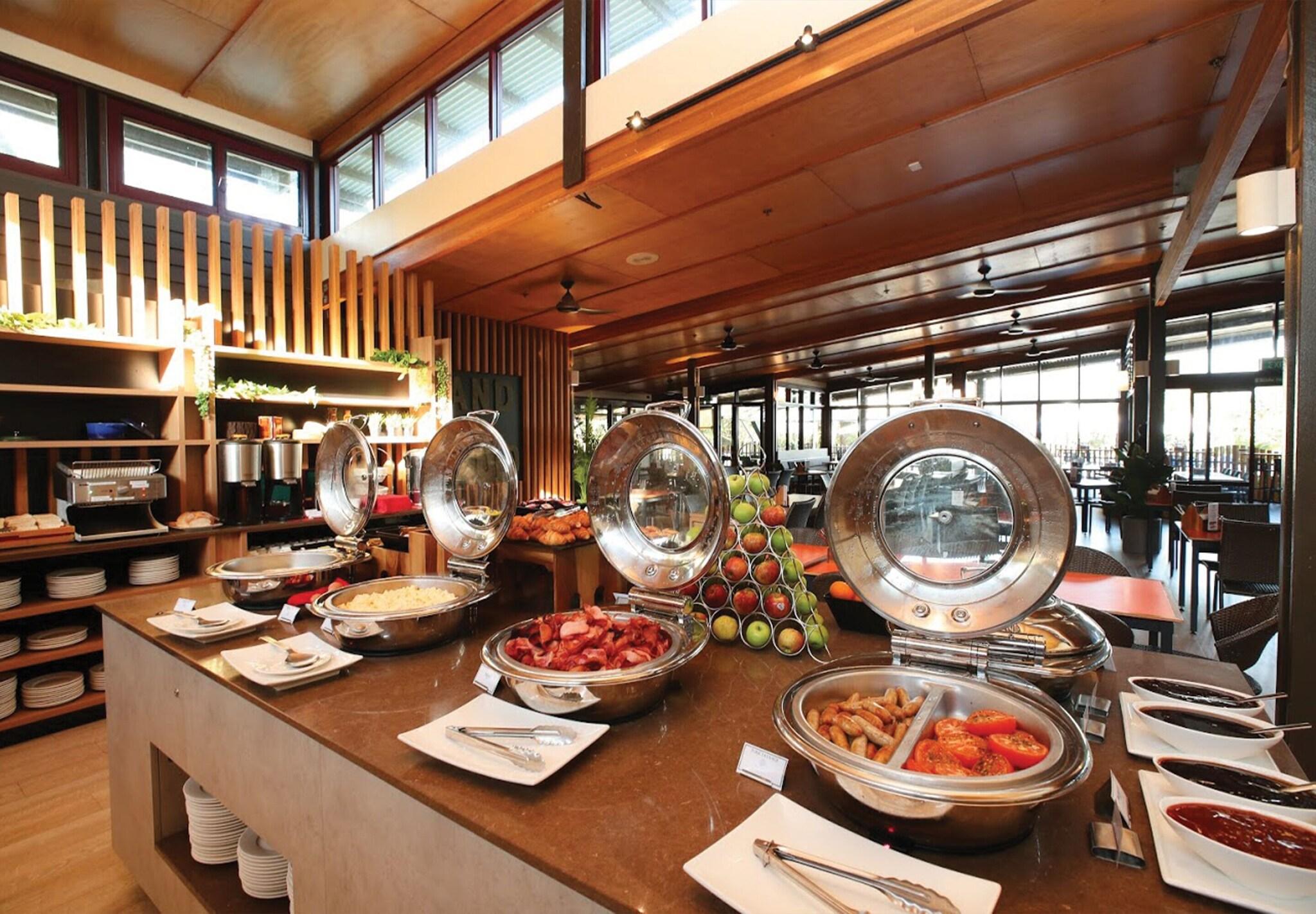 Kingfisher Bay Resort by null