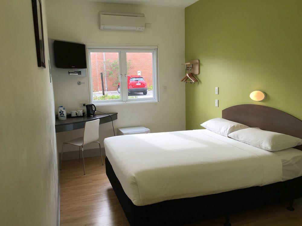 ibis budget Perth Airport by null