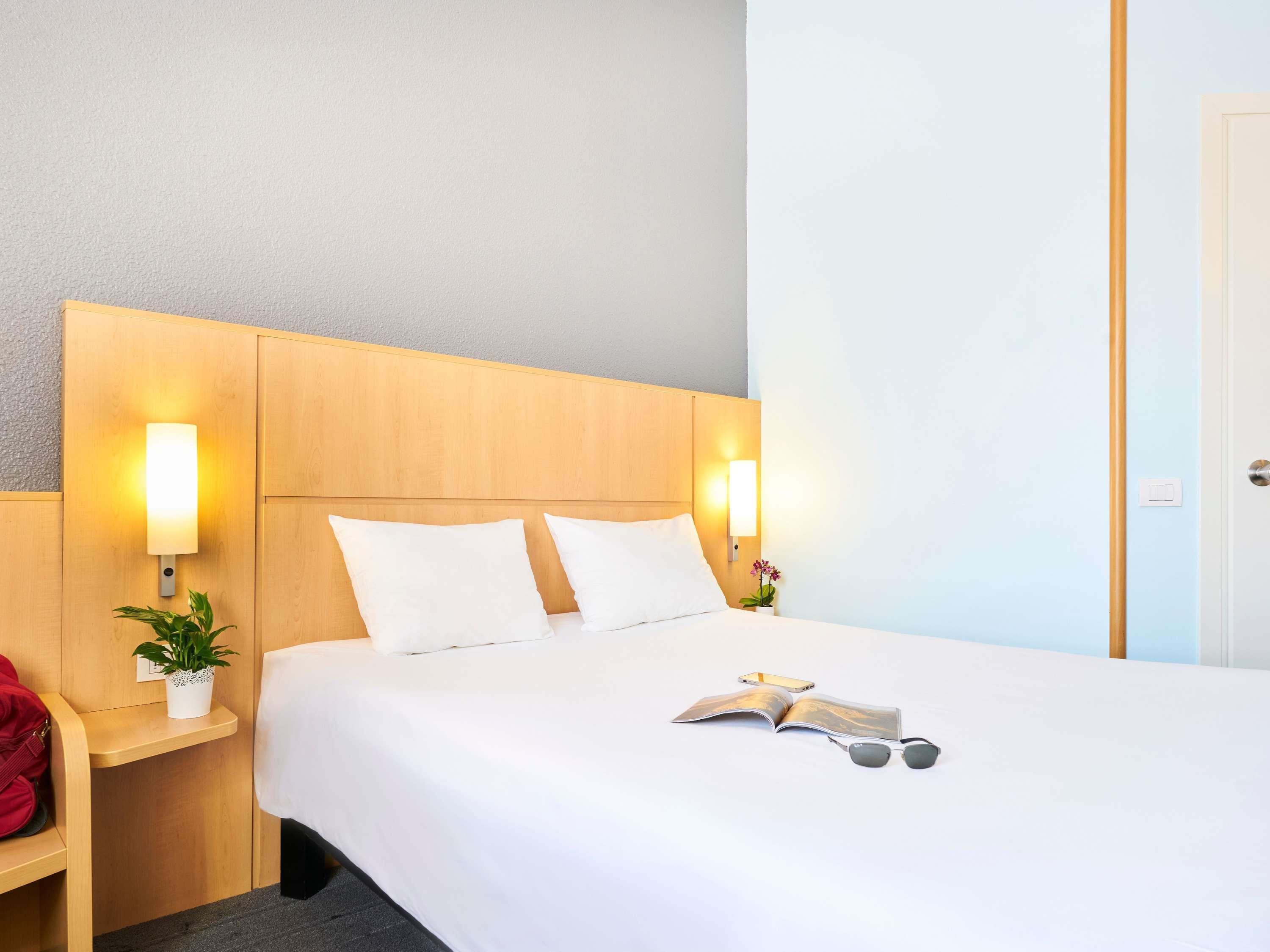 Ibis Como