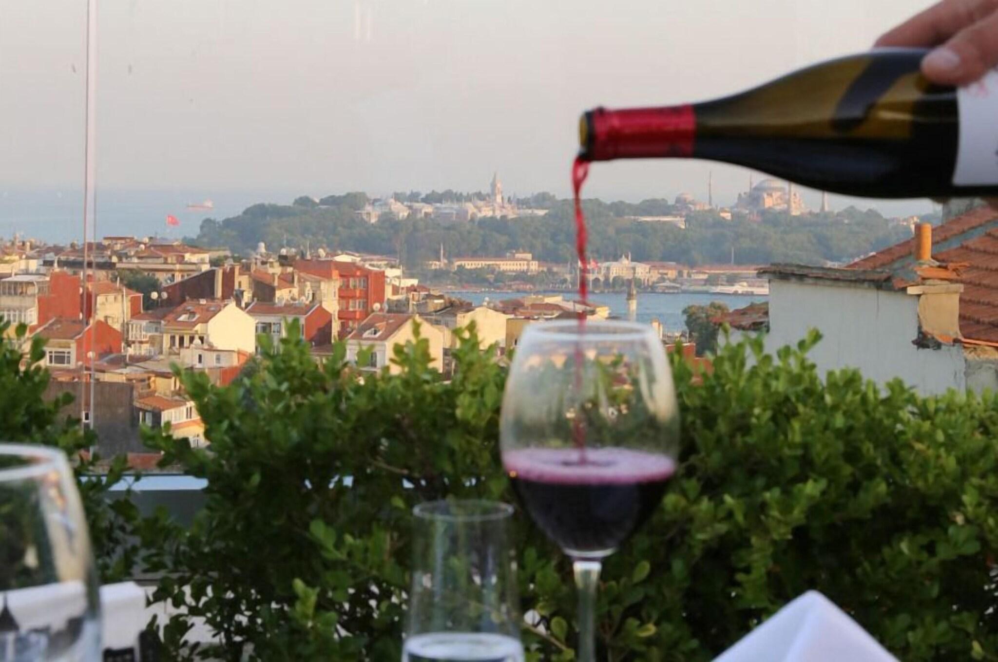 Corinne Hotel – Boutique Class by null