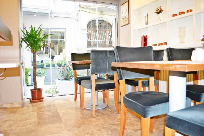 Alyon Apartments