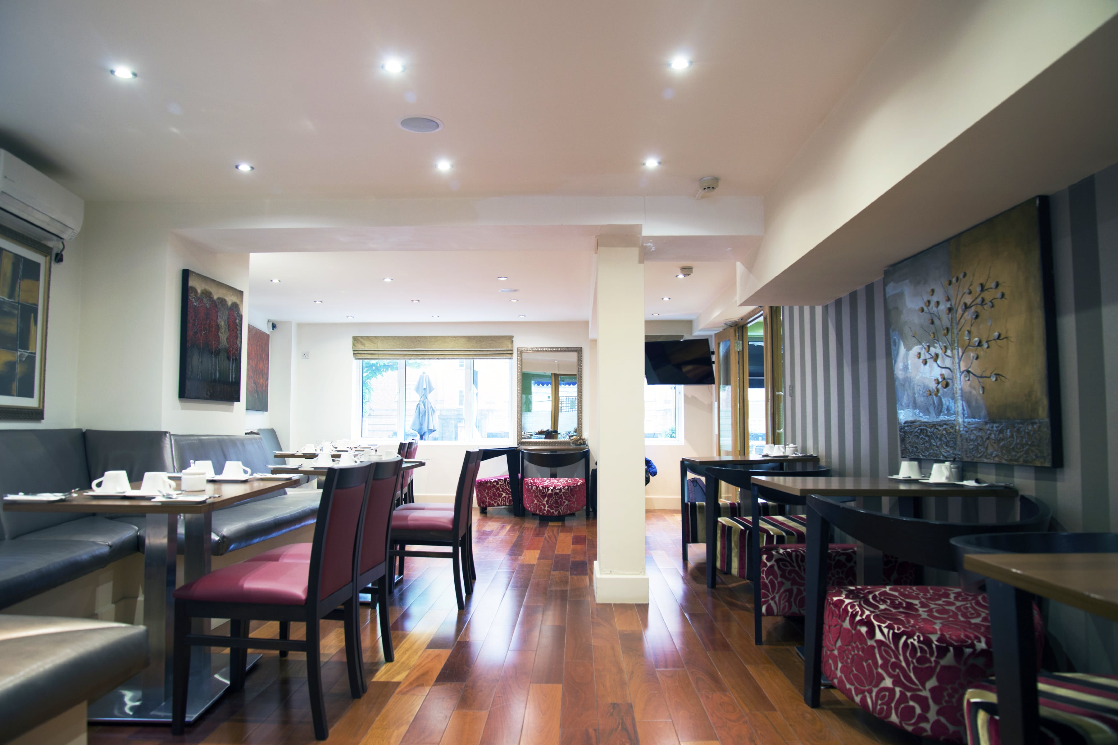 The New London Carlton Hotel & Apartments