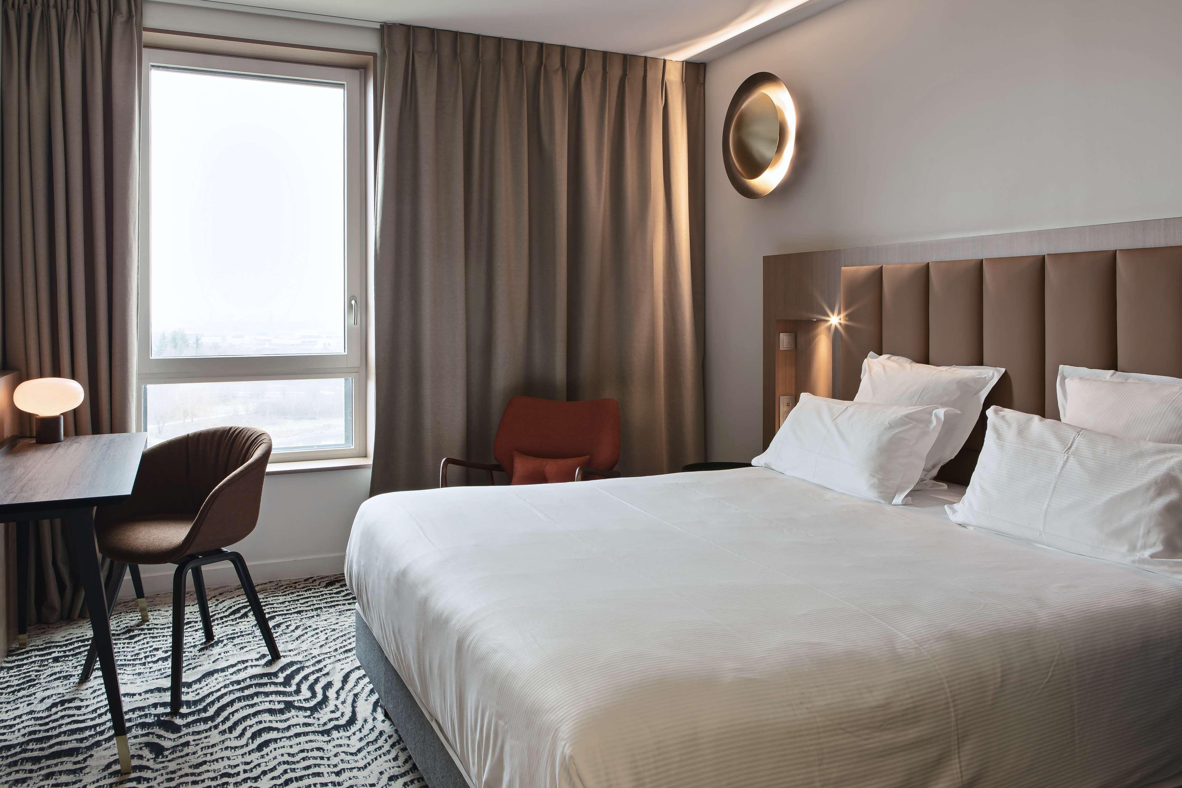 DoubleTree by Hilton Lyon Eurexpo Room Type - KING GUEST ROOM