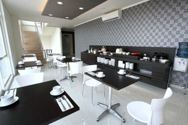 Hotel 88 Embong Kenongo