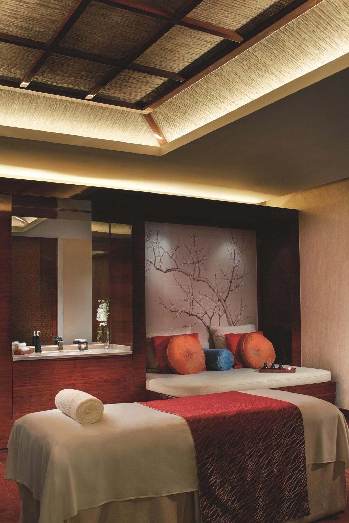 The Ritz-Carlton, Chengdu by null