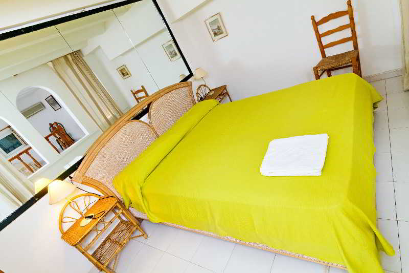 Apartamentos La Racona