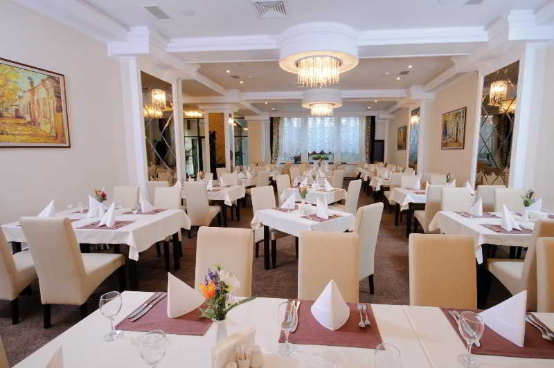 Regency Hotel by null