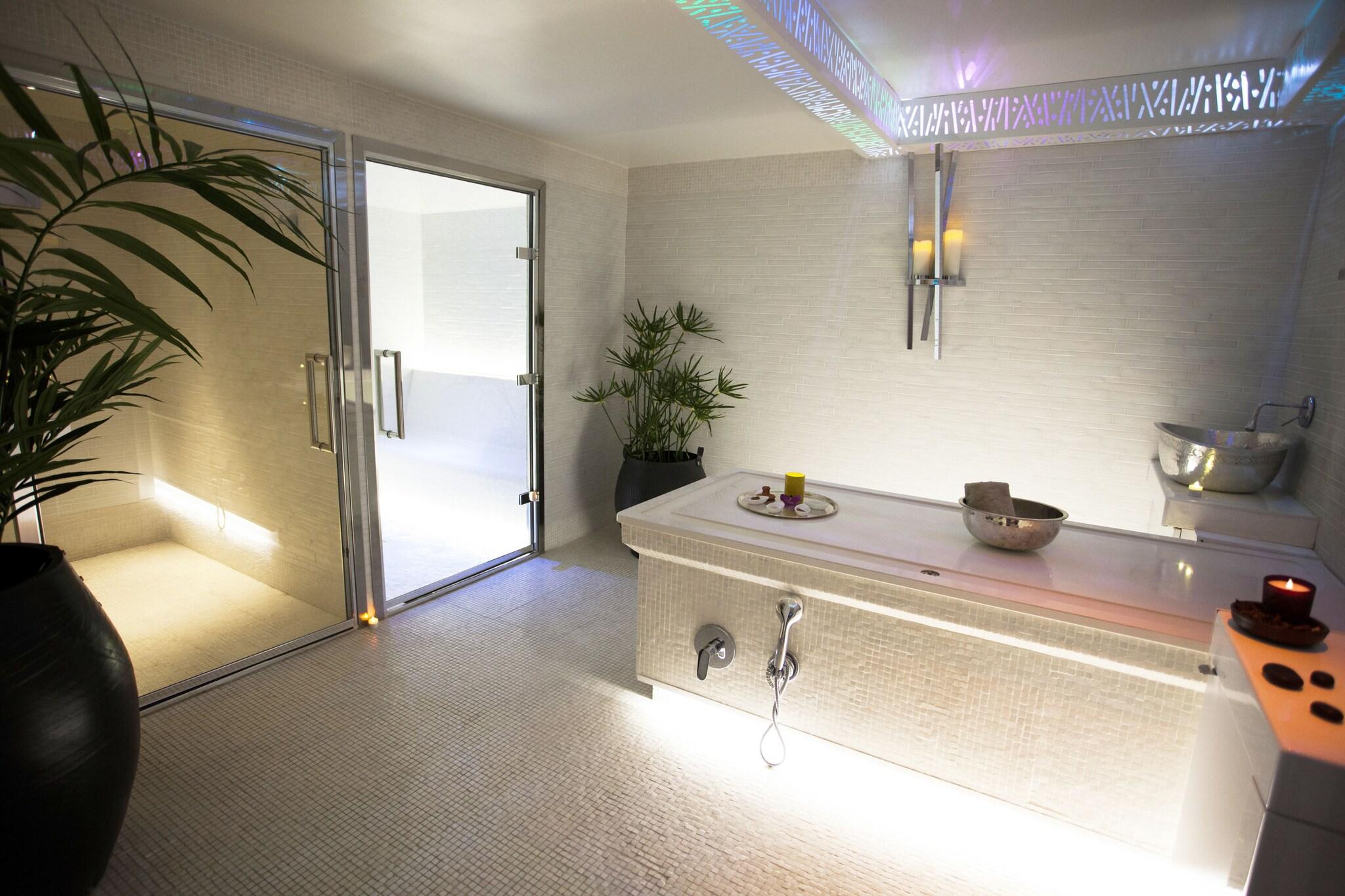 Five Seas Hotel Cannes by null