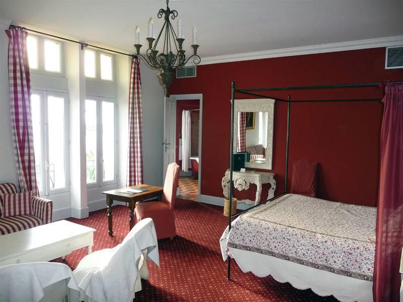 Hostellerie Château des Fines Roches by null